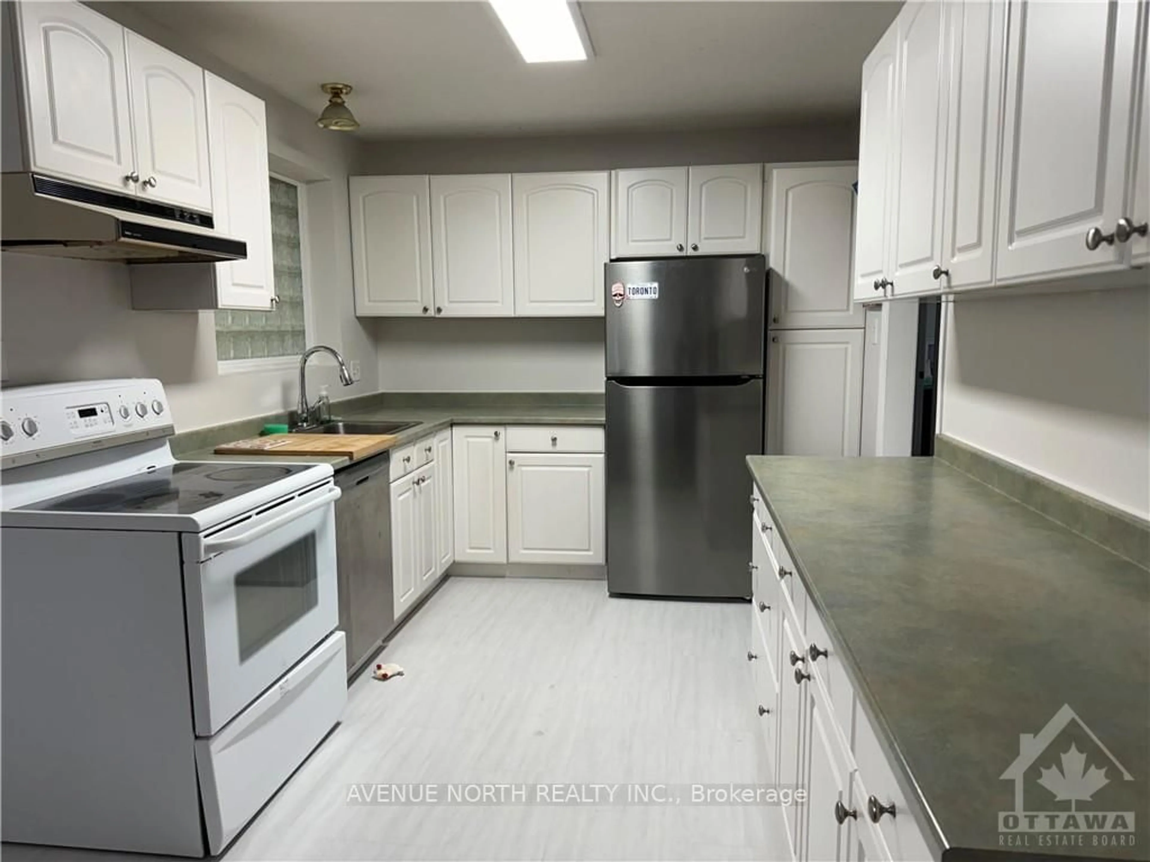 Standard kitchen, wood floors, cottage for 2509 BASELINE Rd, Parkway Park - Queensway Terrace S and Area Ontario K2C 0E3