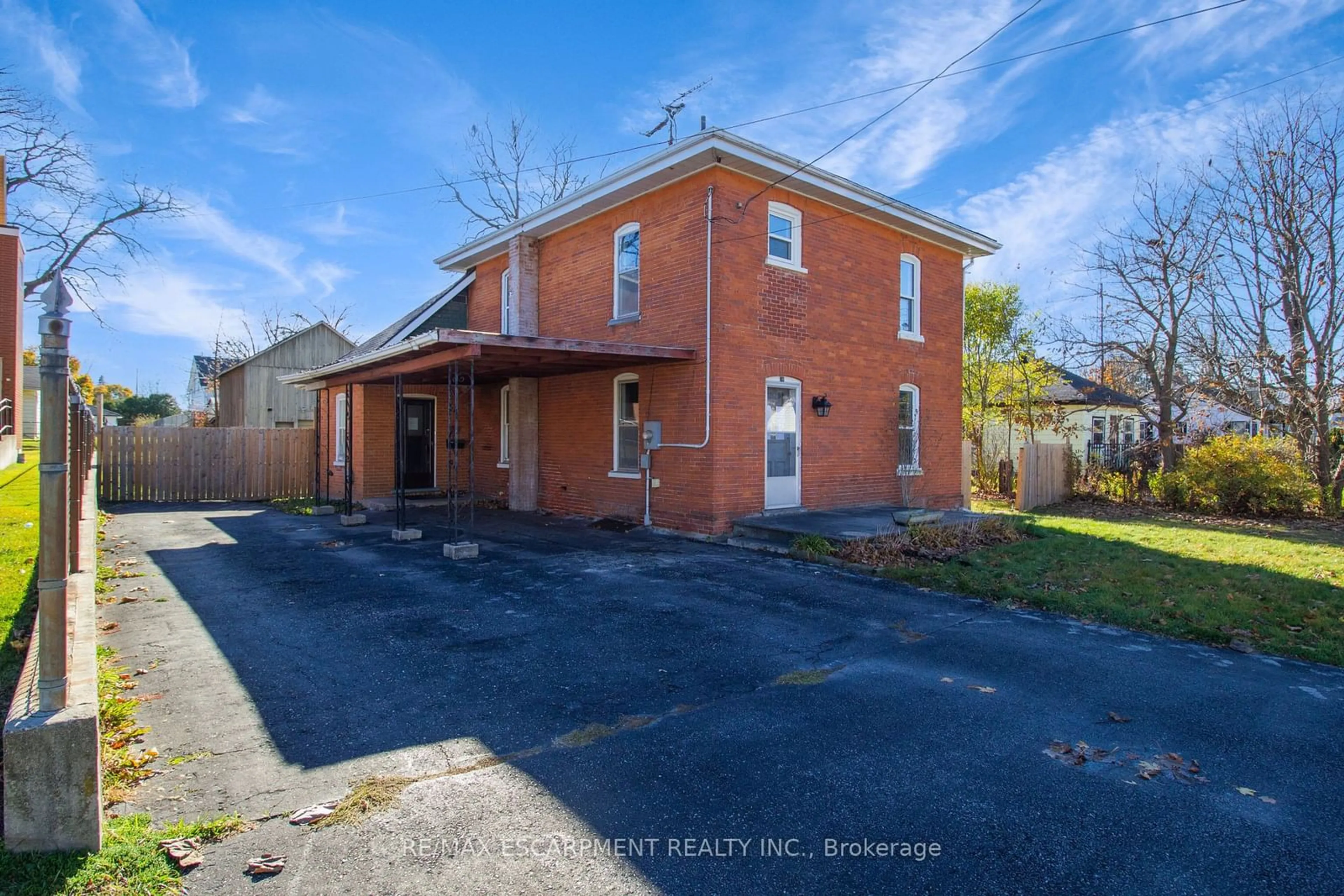 A pic from exterior of the house or condo, the front or back of building for 74 William St, Norfolk Ontario N4B 1M5