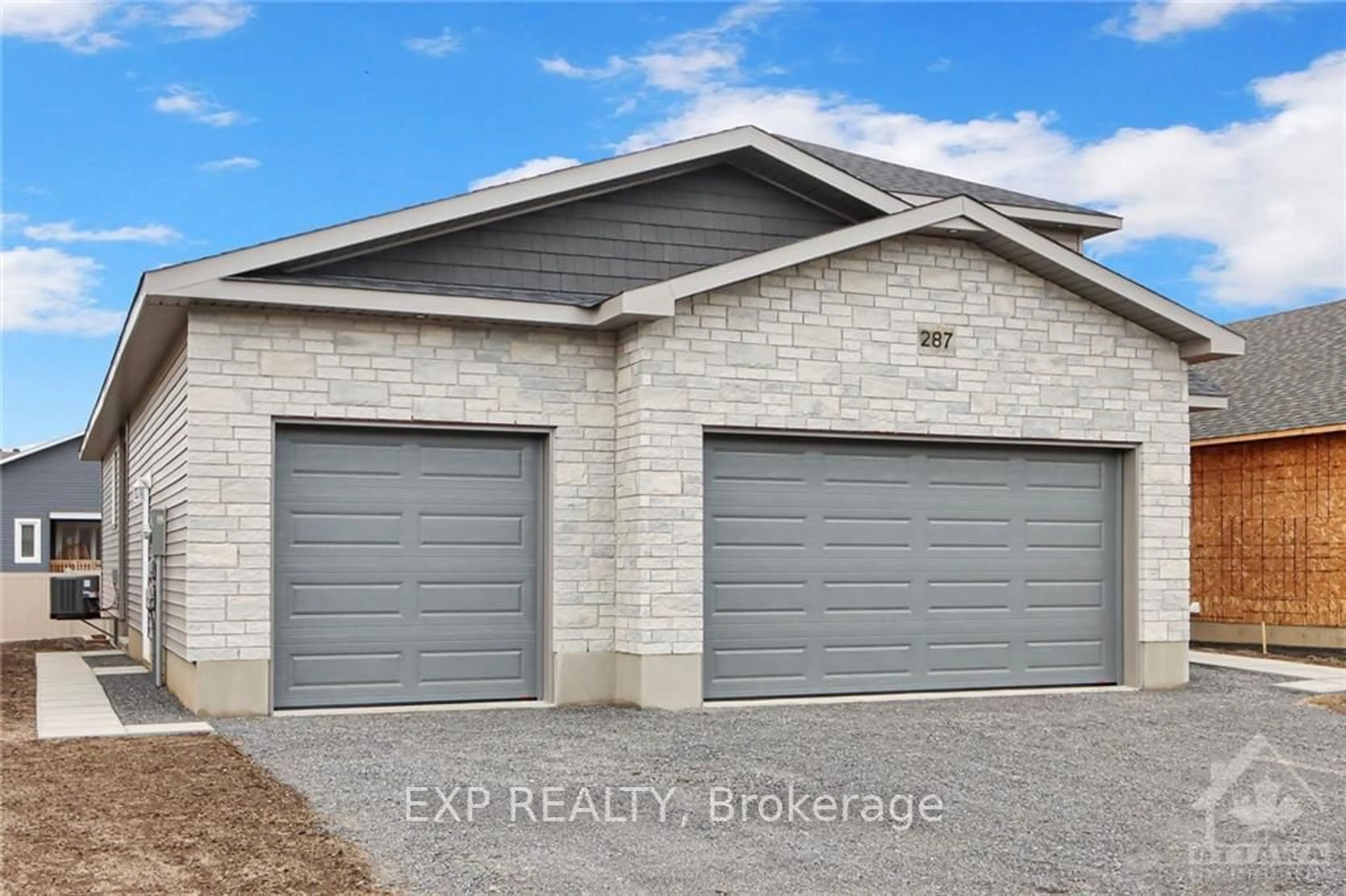 Indoor garage, cement floor for 647 PARKVIEW Terr, Russell Ontario K4R 0C6