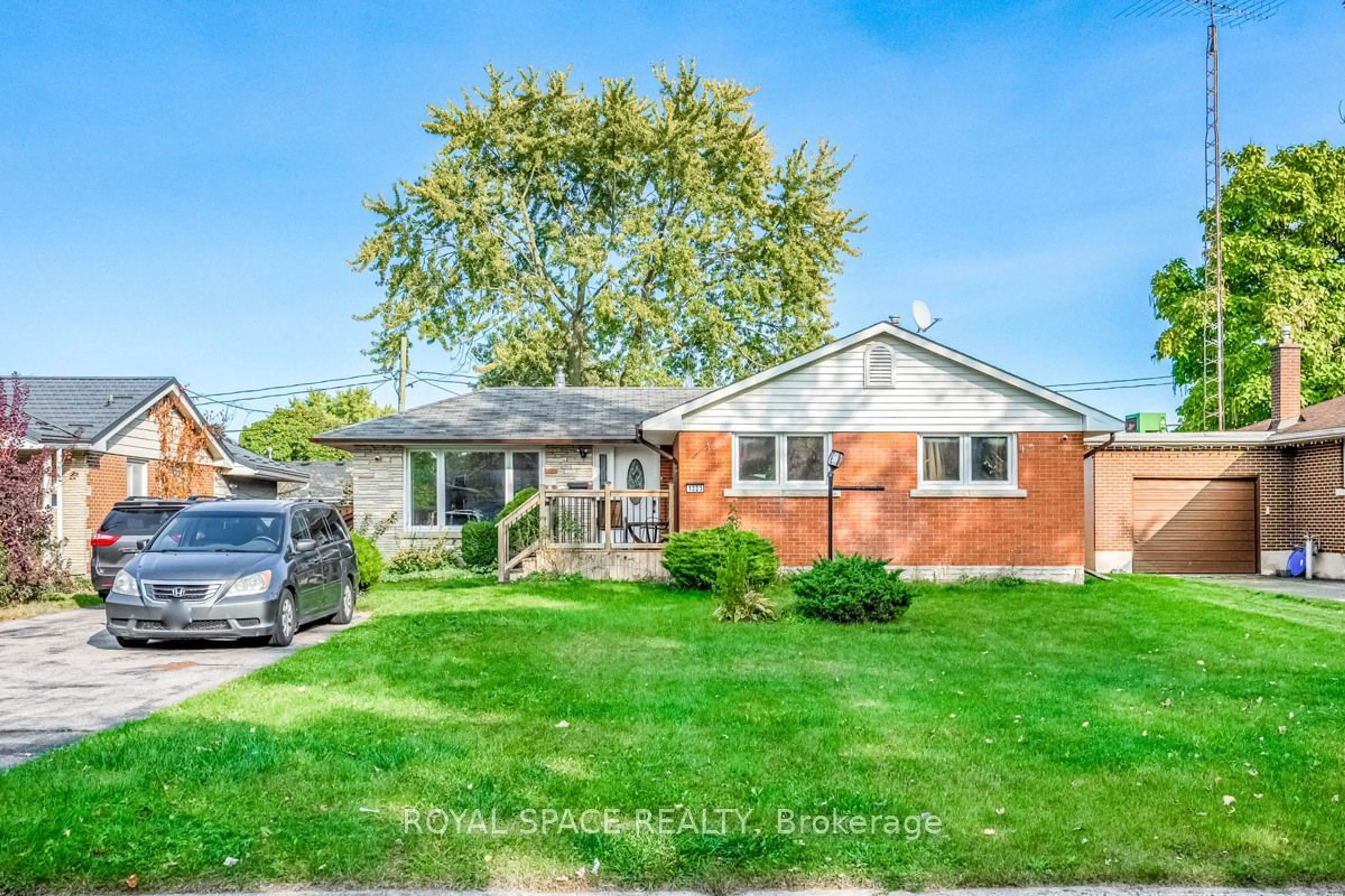 Frontside or backside of a home, the street view for 1323 Mary Ave, Cambridge Ontario N3H 4N8