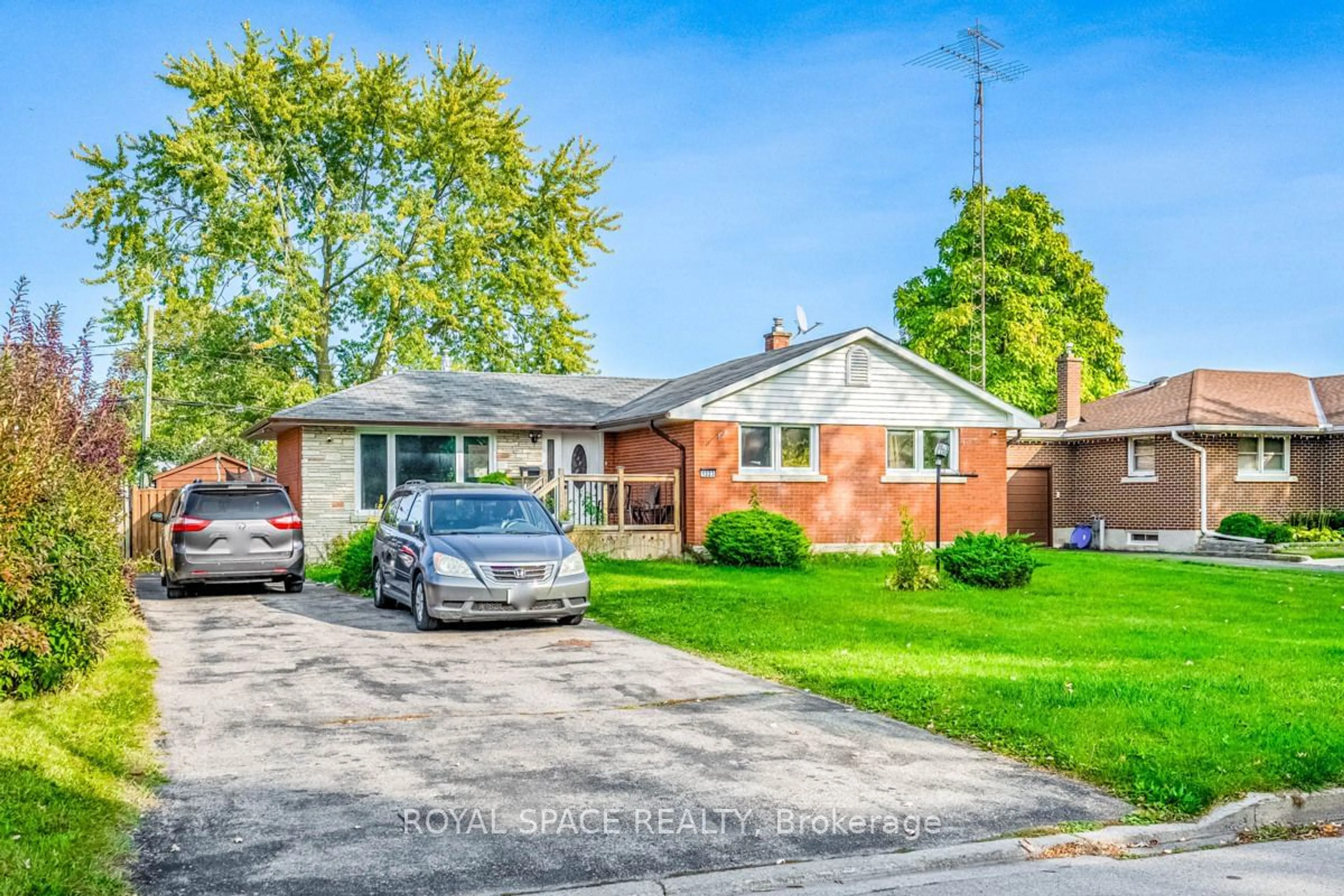 Frontside or backside of a home, cottage for 1323 Mary Ave, Cambridge Ontario N3H 4N8