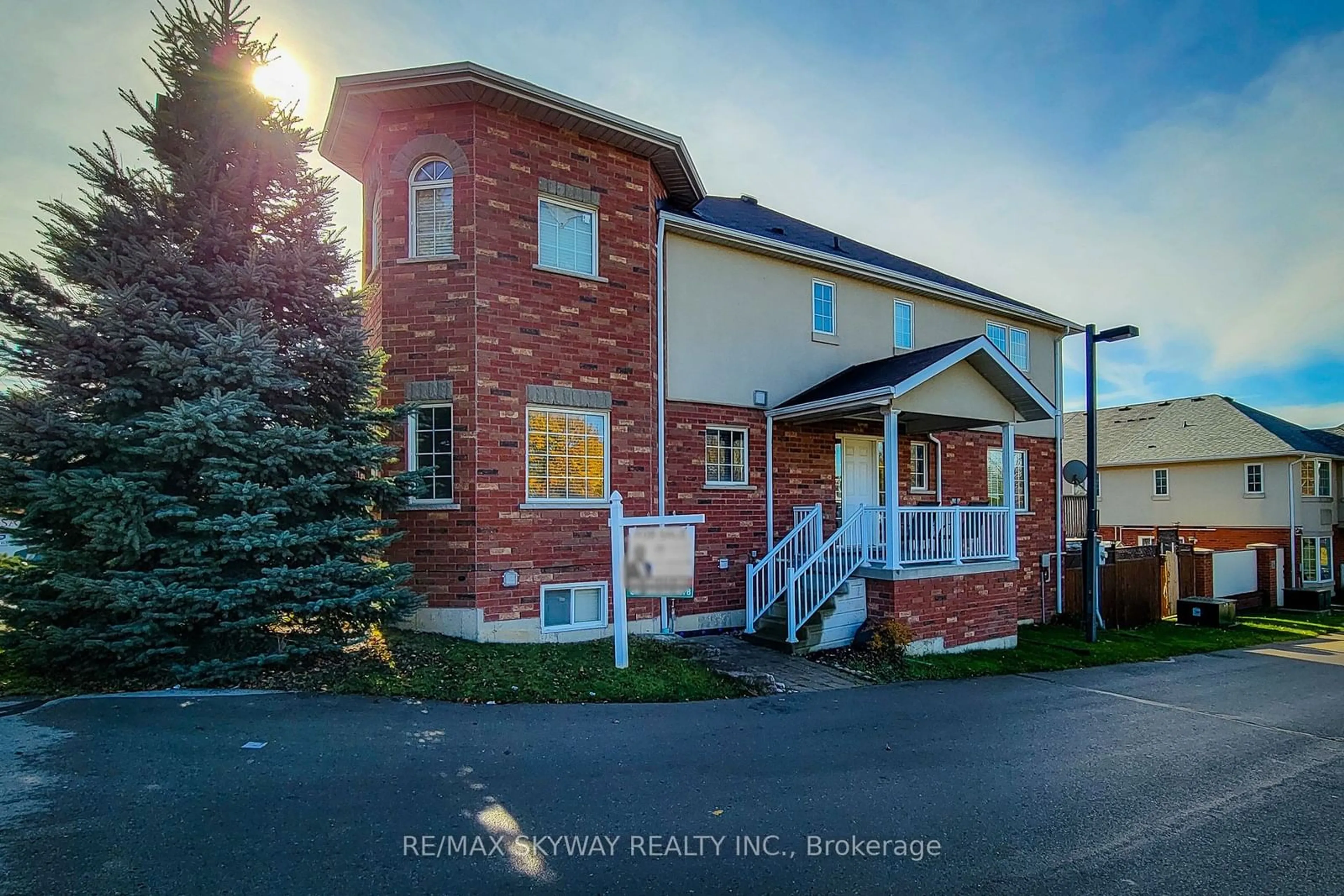 A pic from exterior of the house or condo, the front or back of building for 20 Mcconkey Cres #49, Brantford Ontario N3S 0B9