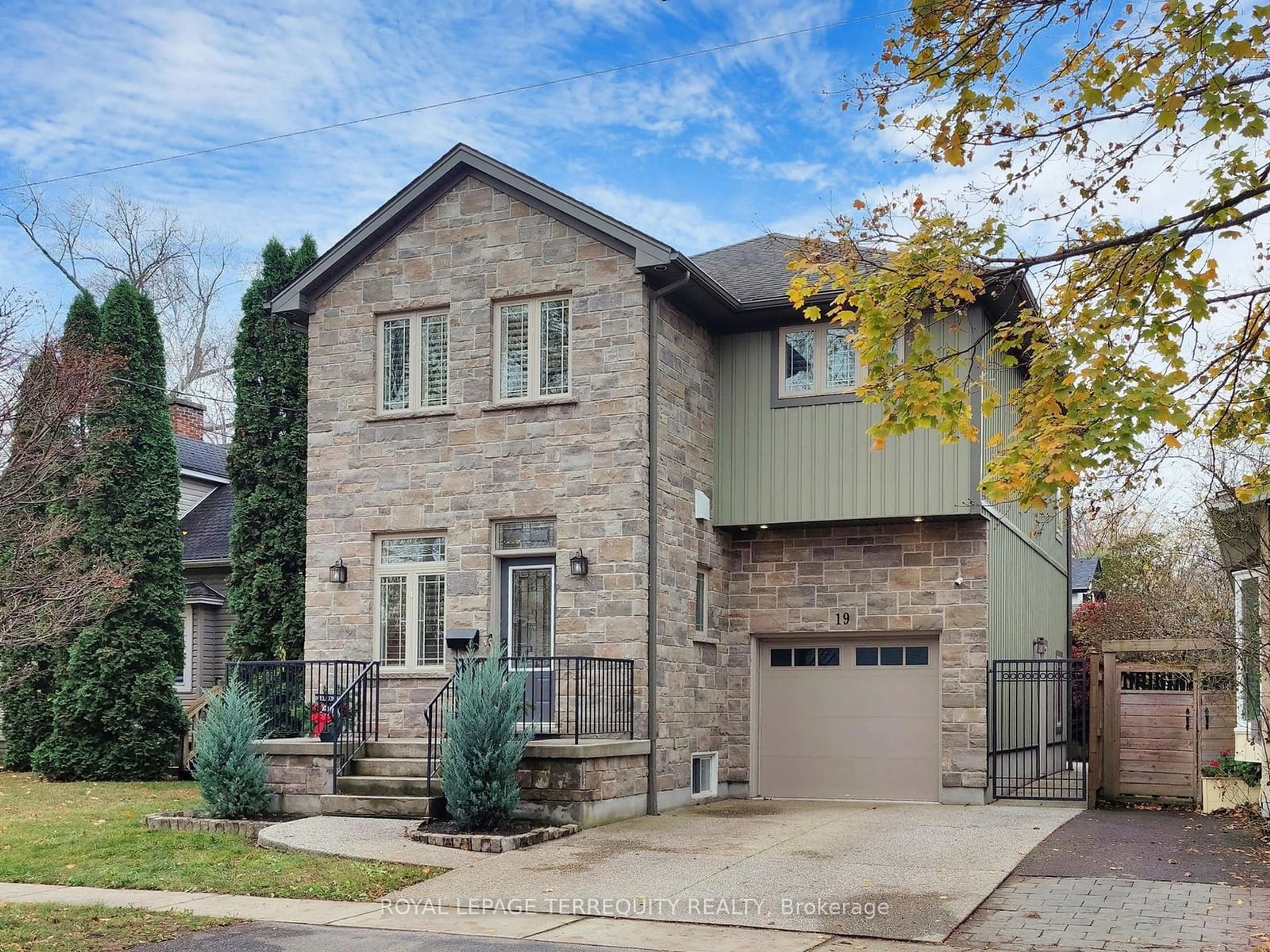 Home with brick exterior material for 19 Johnston St, St. Catharines Ontario L2N 5K7