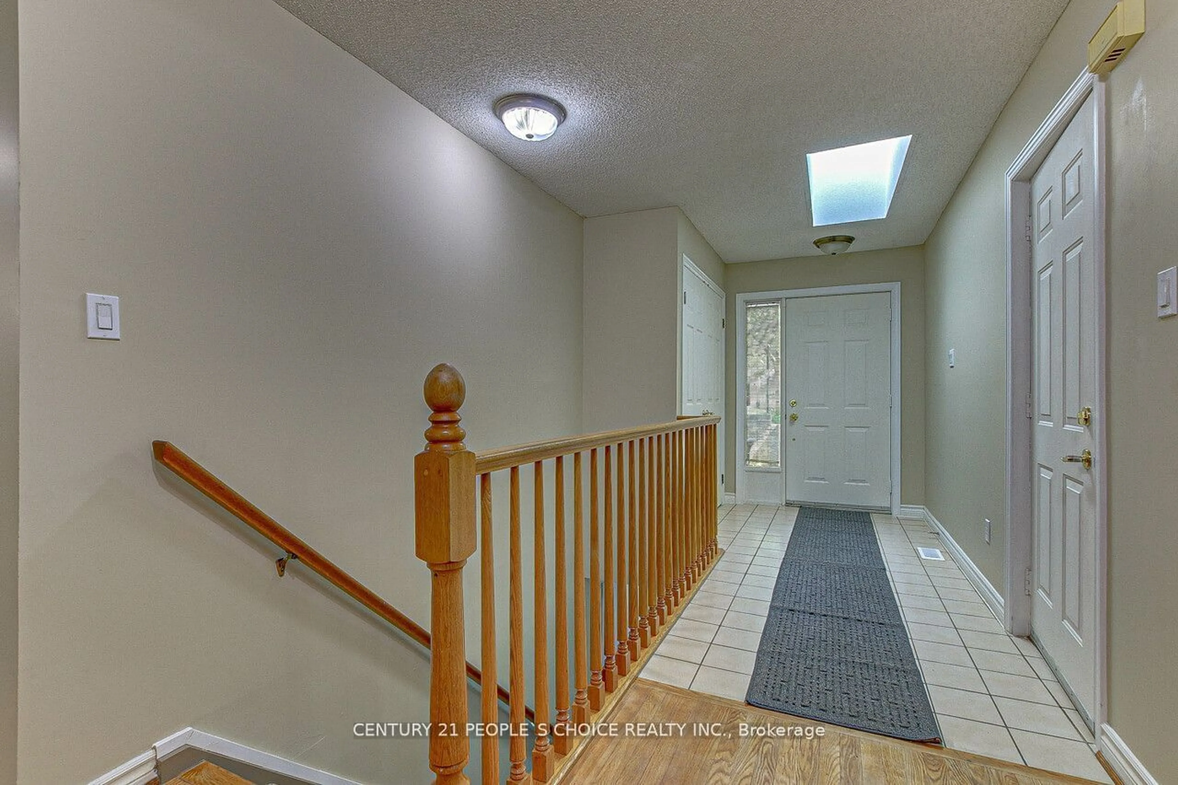 Indoor entryway, wood floors for 1500 Richmond St #66, London Ontario N6G 4T8