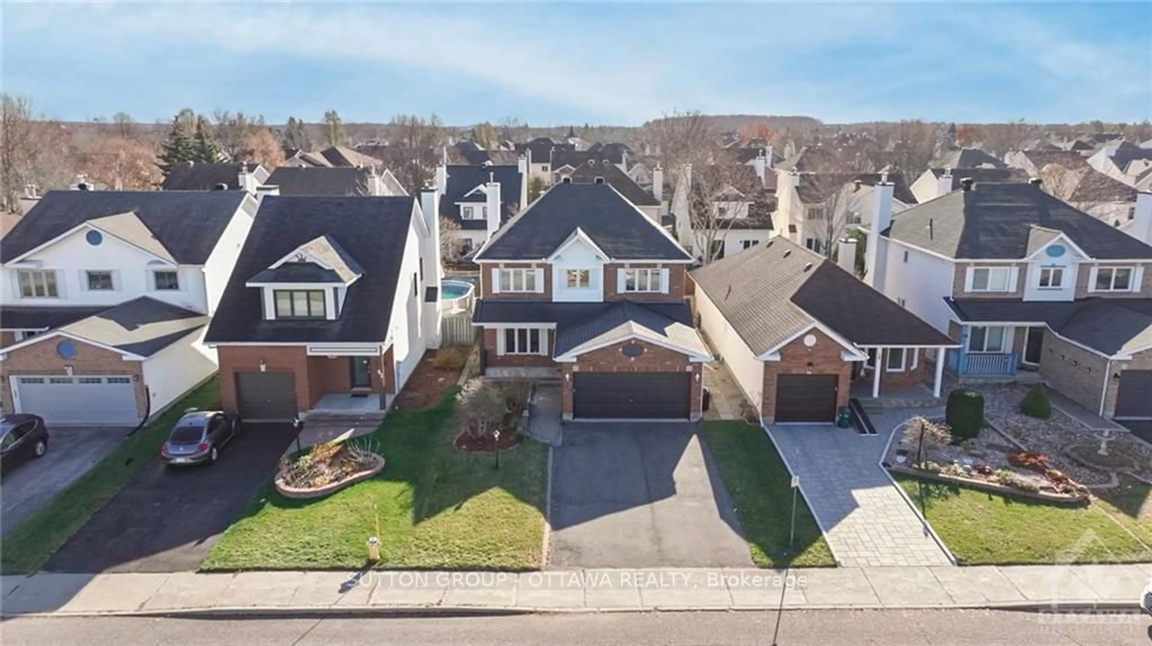 Frontside or backside of a home, the street view for 60 RIDEAUCREST Dr, Barrhaven Ontario K2G 6A3