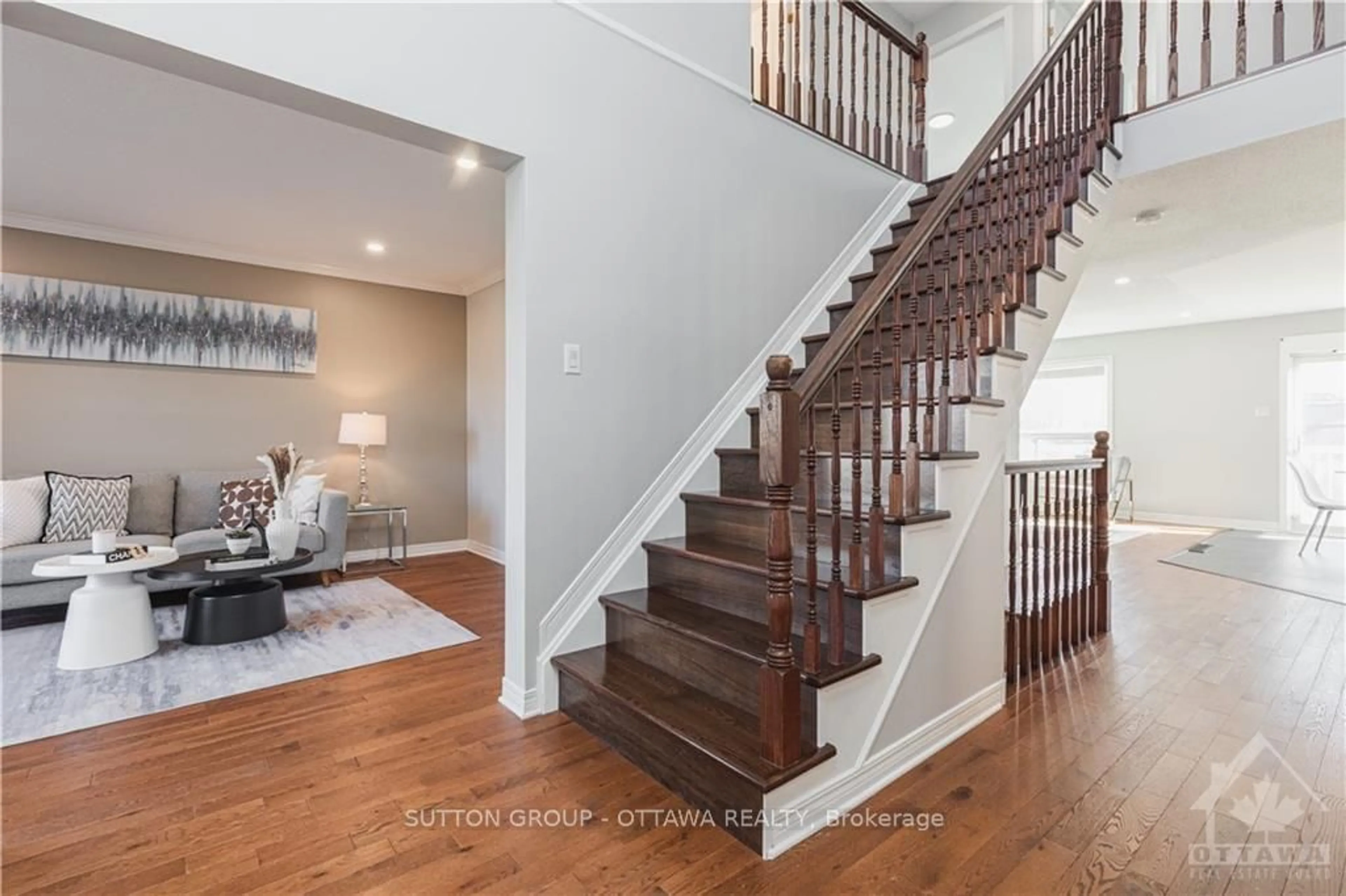 Indoor entryway, wood floors for 60 RIDEAUCREST Dr, Barrhaven Ontario K2G 6A3