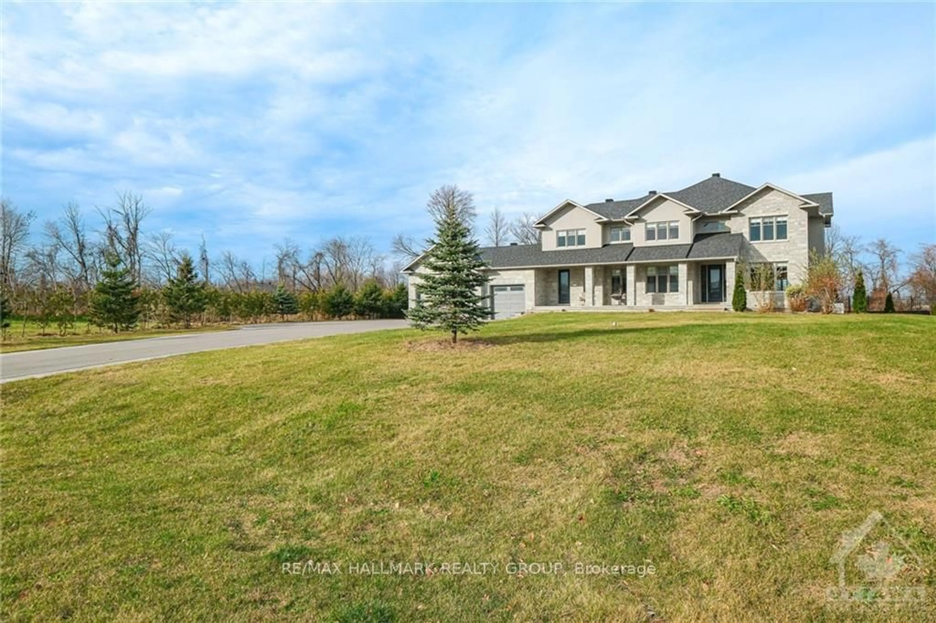 Frontside or backside of a home, the fenced backyard for 724 MCMANUS Ave, Manotick - Kars - Rideau Twp and Area Ontario K4M 0B2