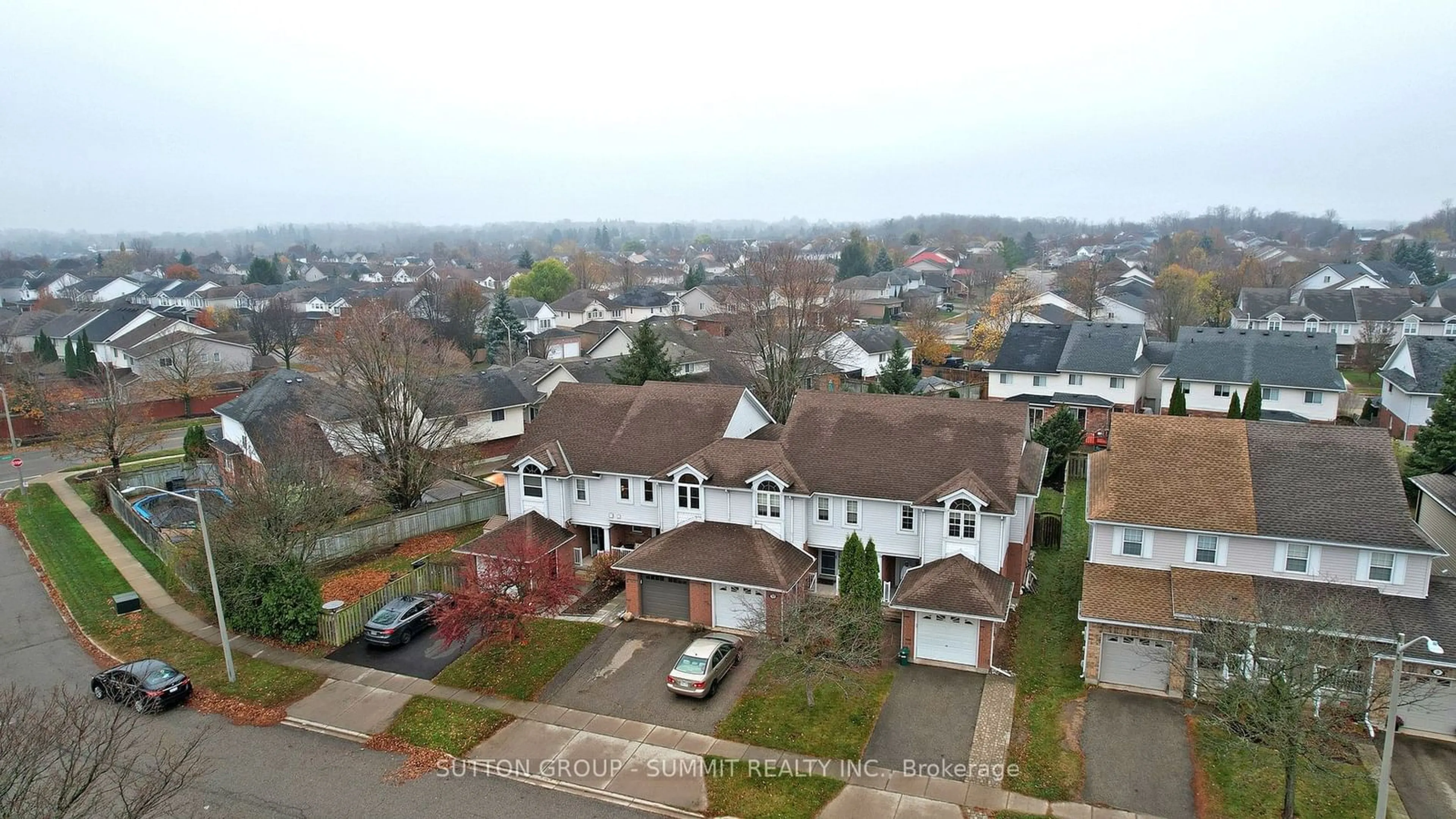 A pic from exterior of the house or condo, the street view for 8 King William Crt, Cambridge Ontario N3C 4J2