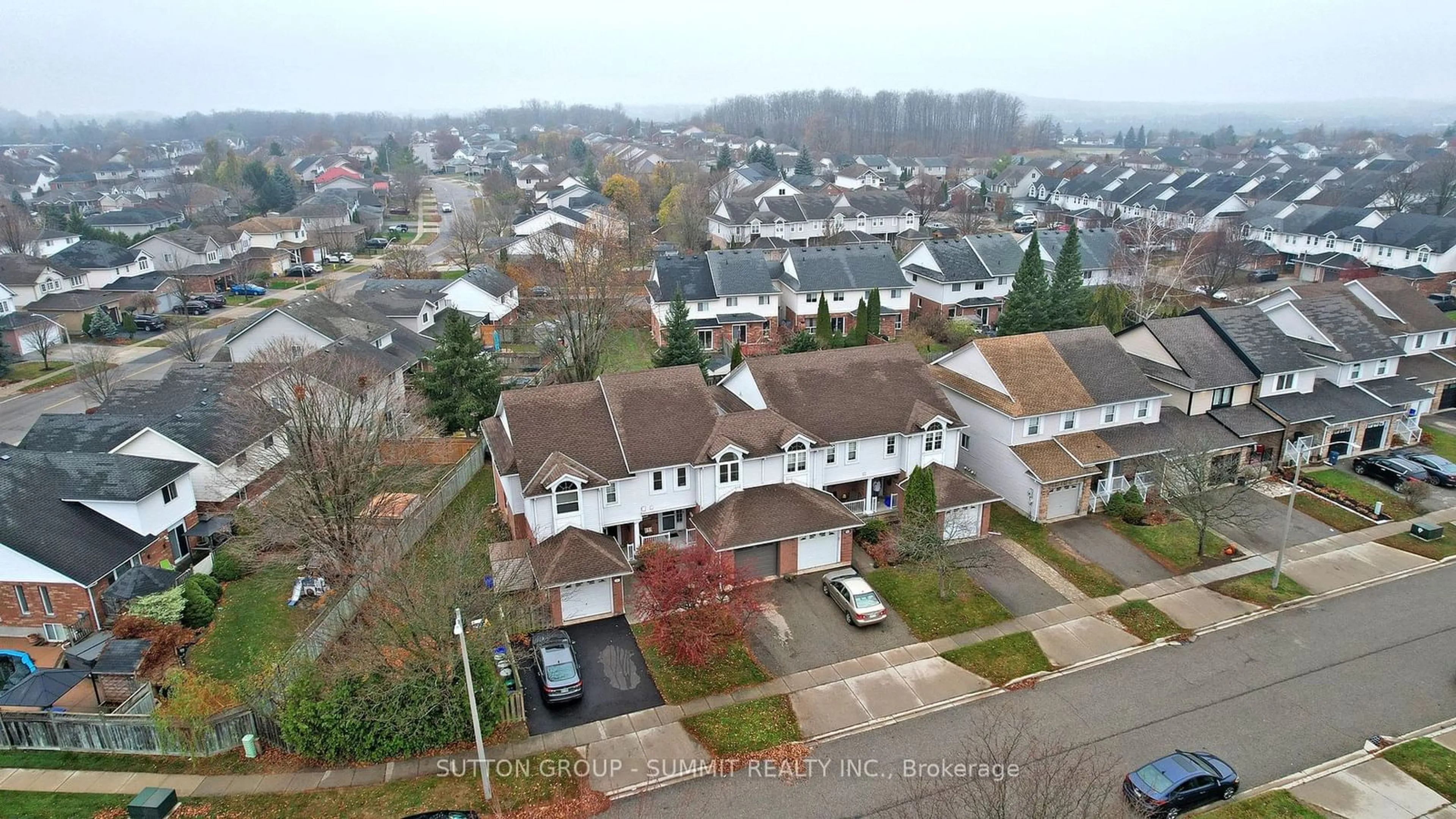 A pic from exterior of the house or condo, the street view for 8 King William Crt, Cambridge Ontario N3C 4J2