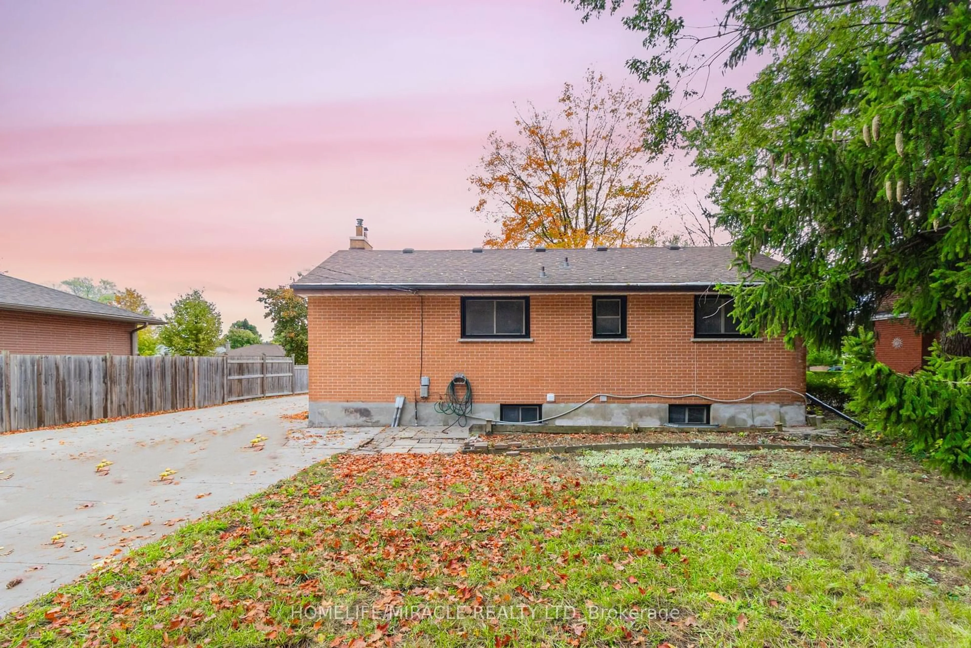 Frontside or backside of a home, the fenced backyard for 121 LAURENTIAN Dr, London Ontario N5W 1P1