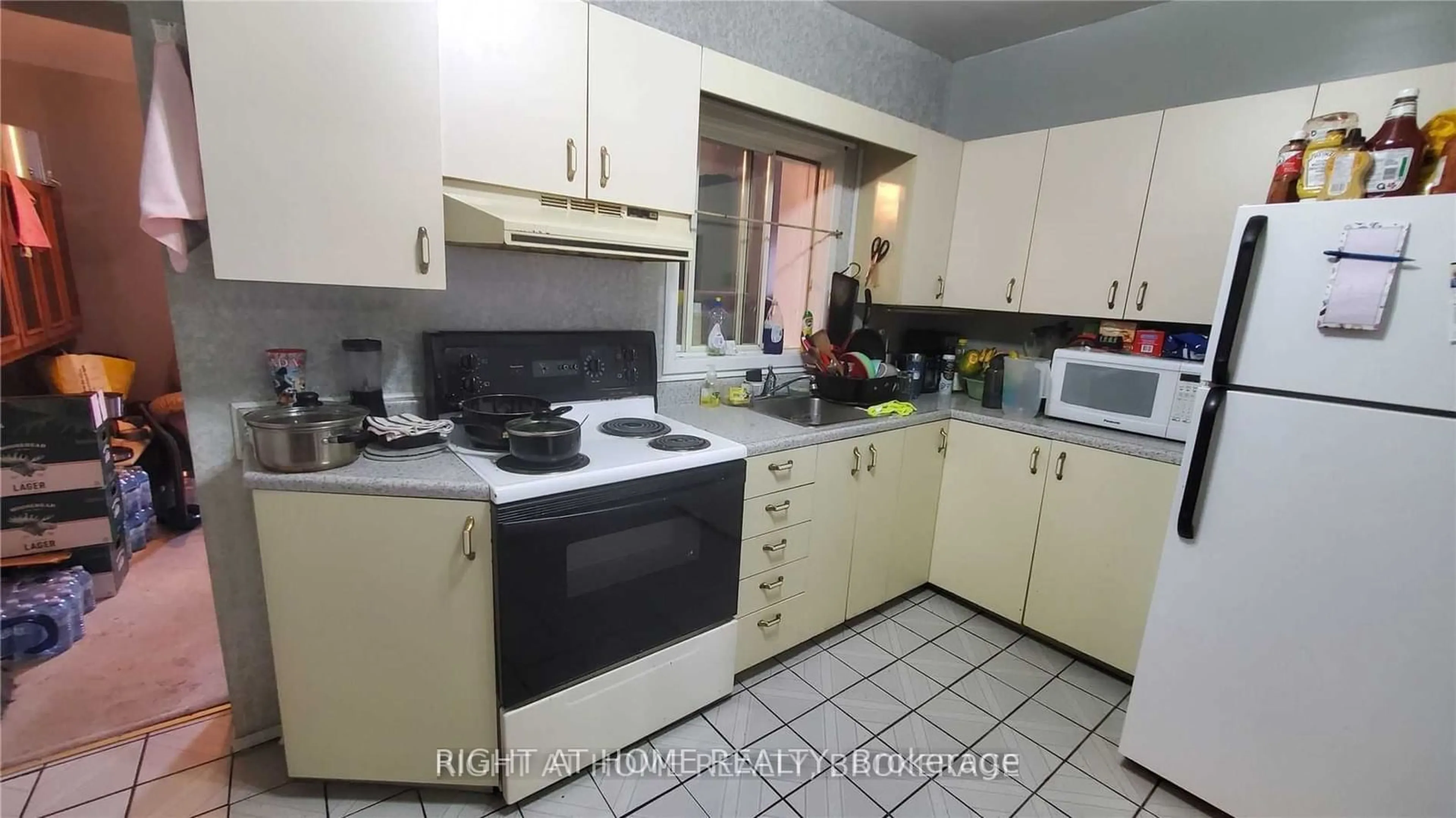 Standard kitchen, not visible floor for 278 Grosvenor Ave, Hamilton Ontario L8L 7T3