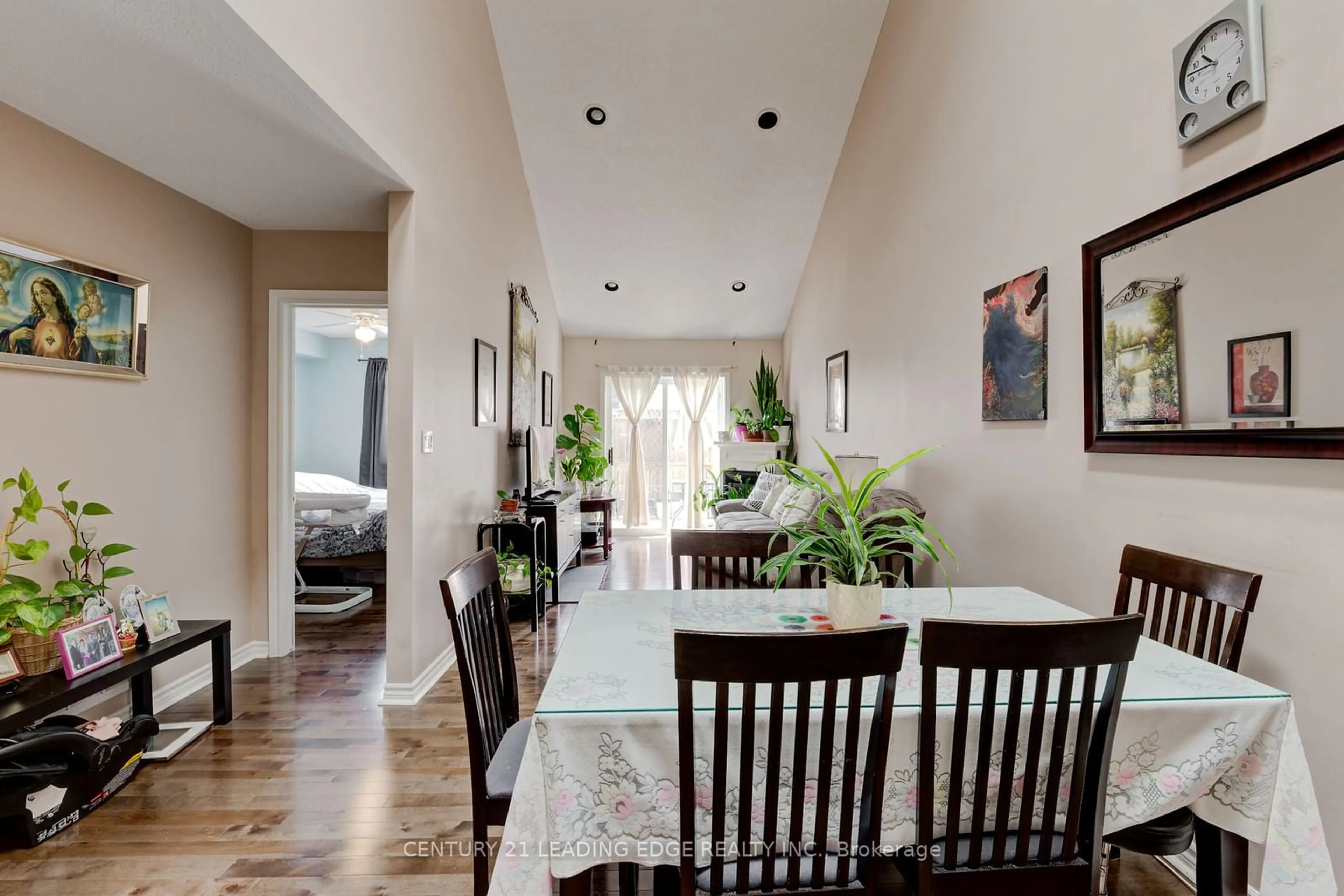 Dining room, wood floors, cottage for 222 Fellowes Cres #17, Hamilton Ontario L8B 0R1