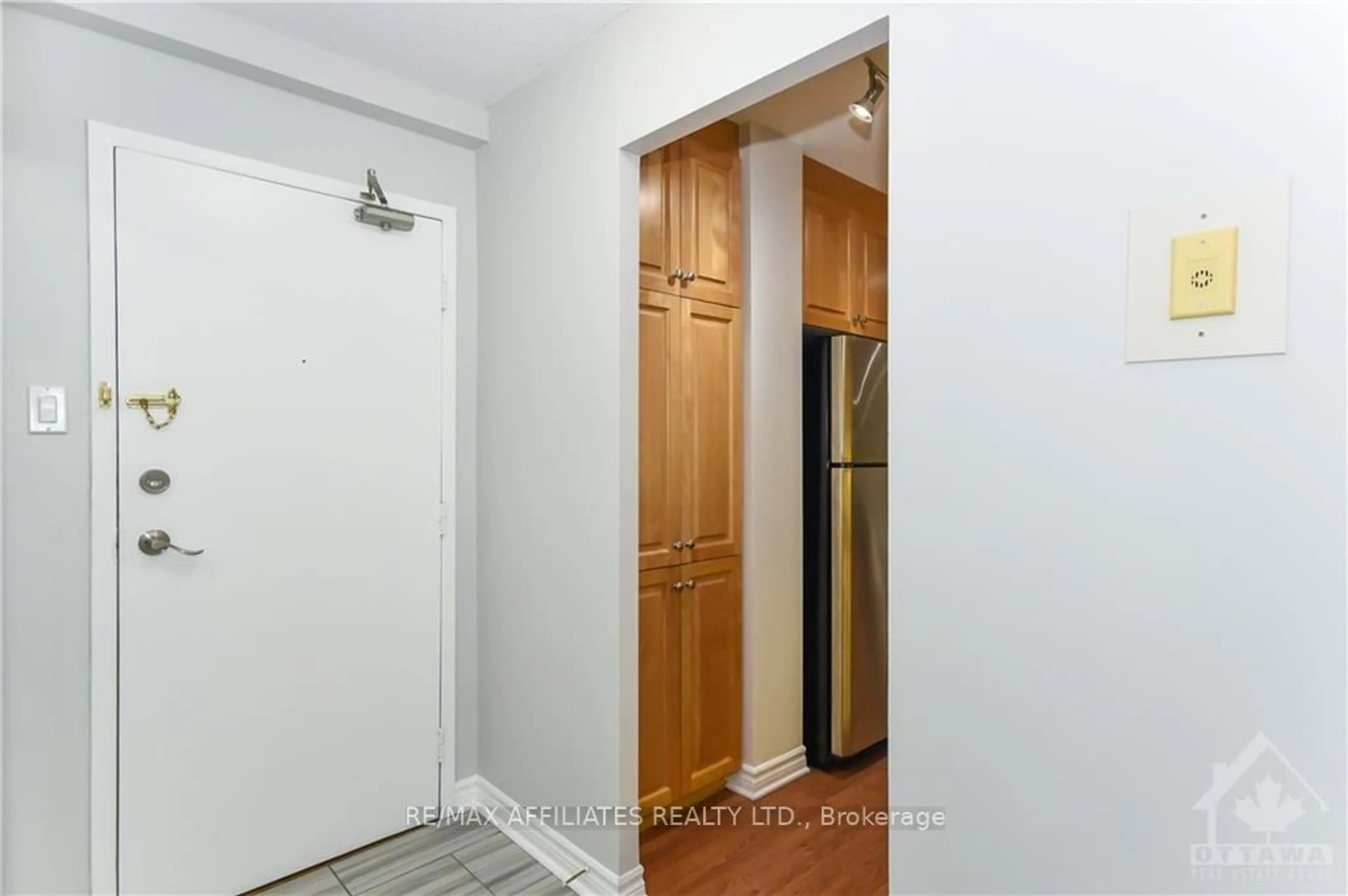 Indoor entryway, not visible floor for 2400 VIRGINIA Dr #305, Alta Vista and Area Ontario K1H 8L3