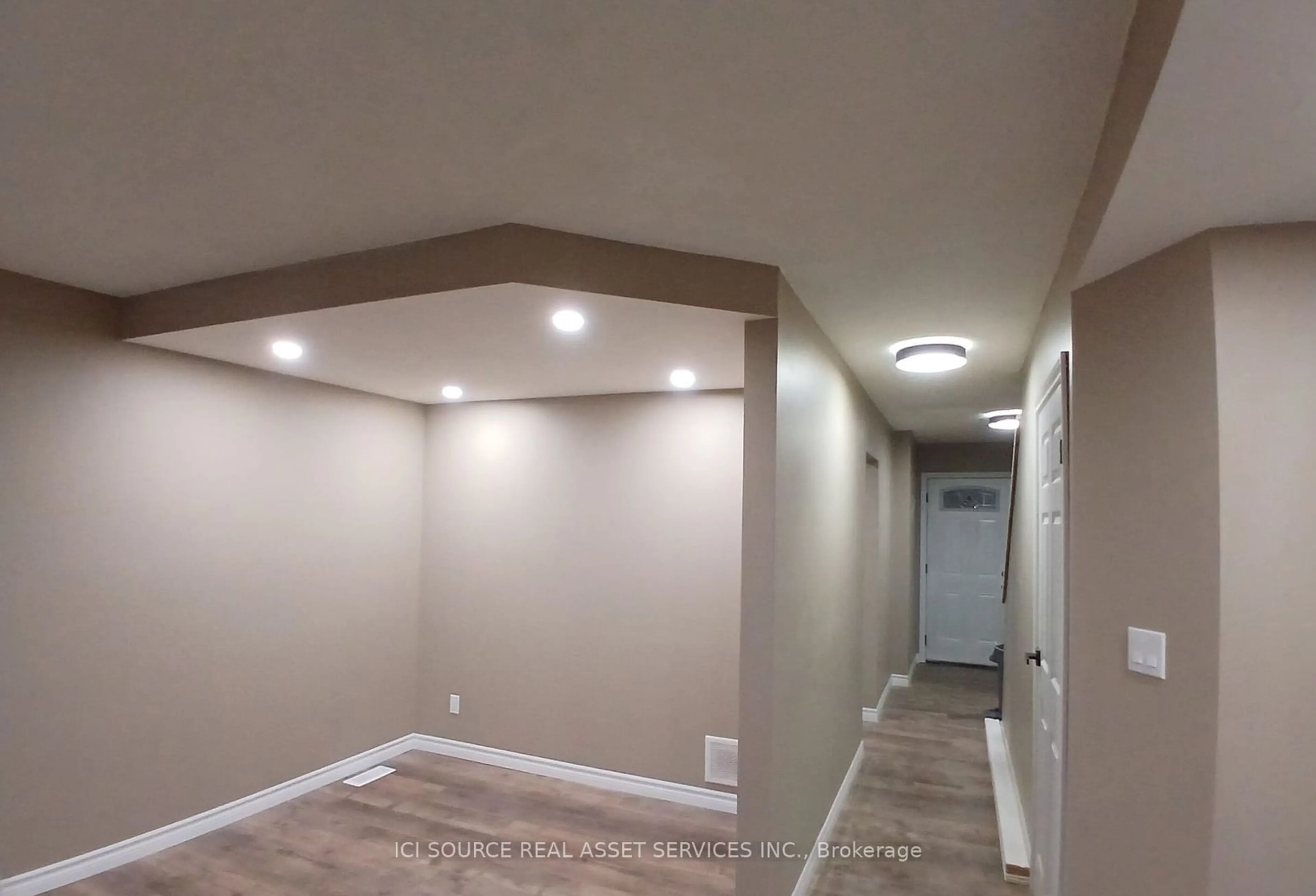 Indoor foyer, cement floor for 6260 Thornberry Cres, Windsor Ontario N8T 3A3