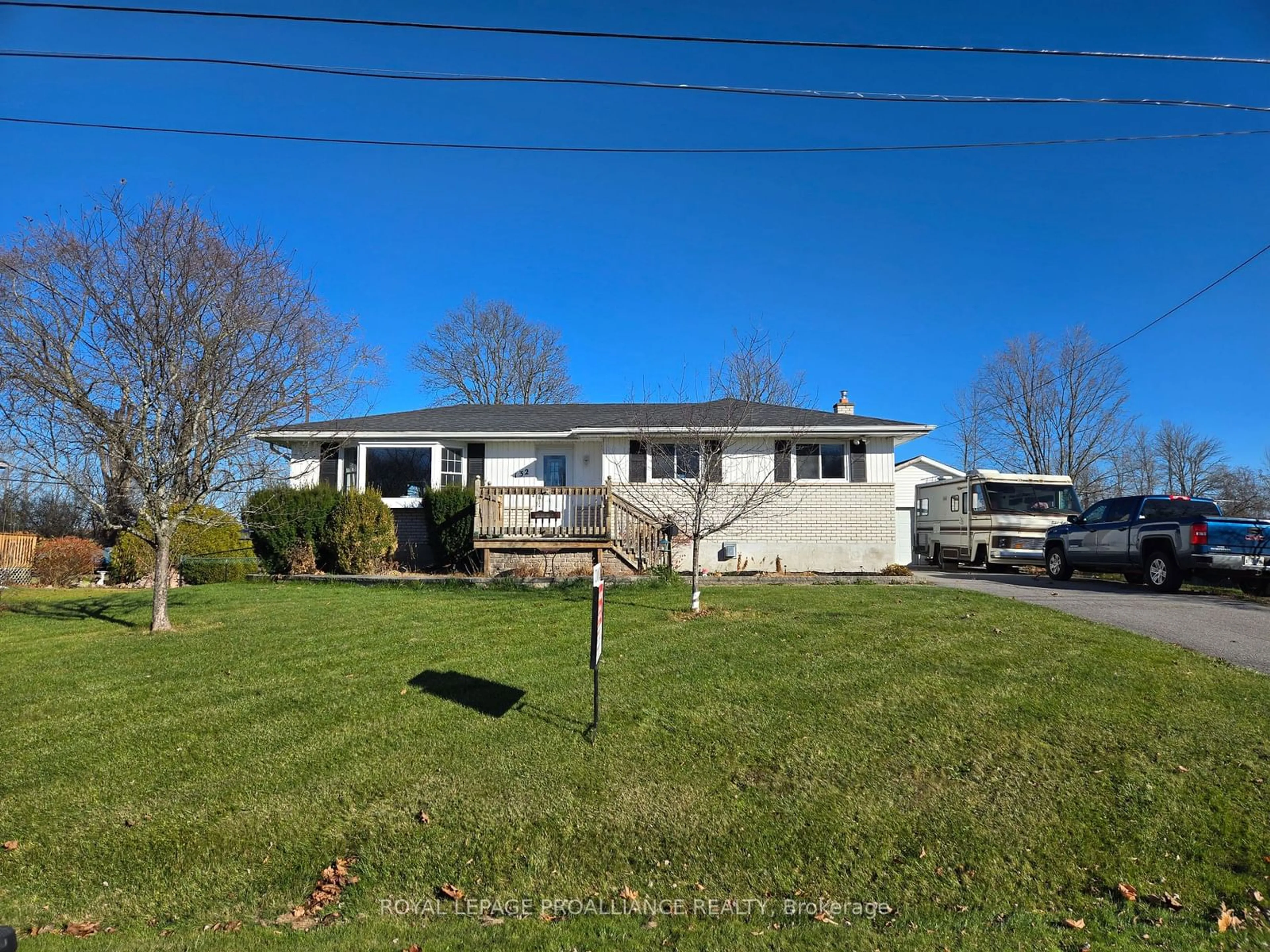 Frontside or backside of a home, the street view for 132 Catalina Dr, Quinte West Ontario K8R 1C5