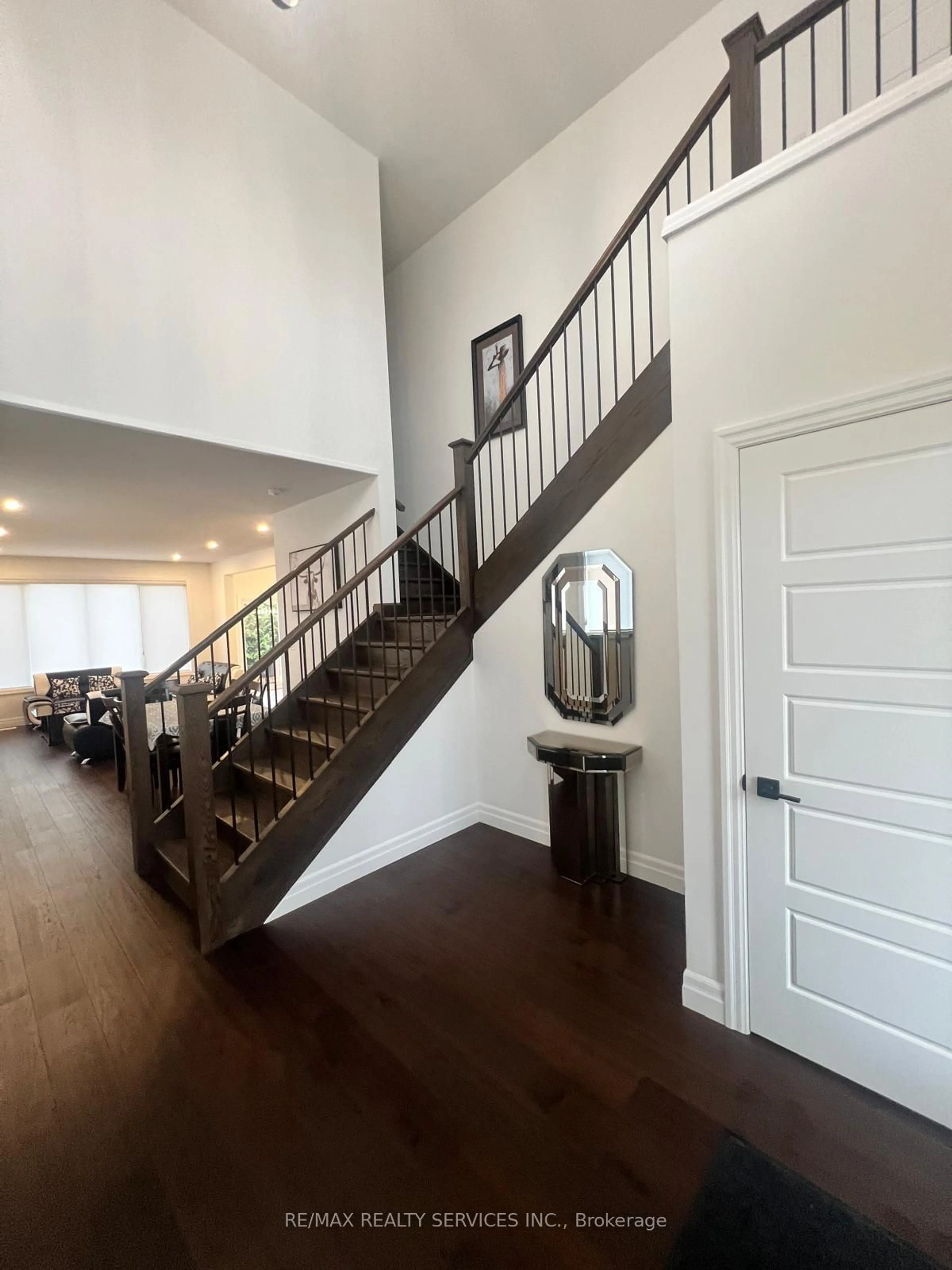 Indoor foyer, wood floors for 101 Basil Cres, Middlesex Centre Ontario N0M 2A0