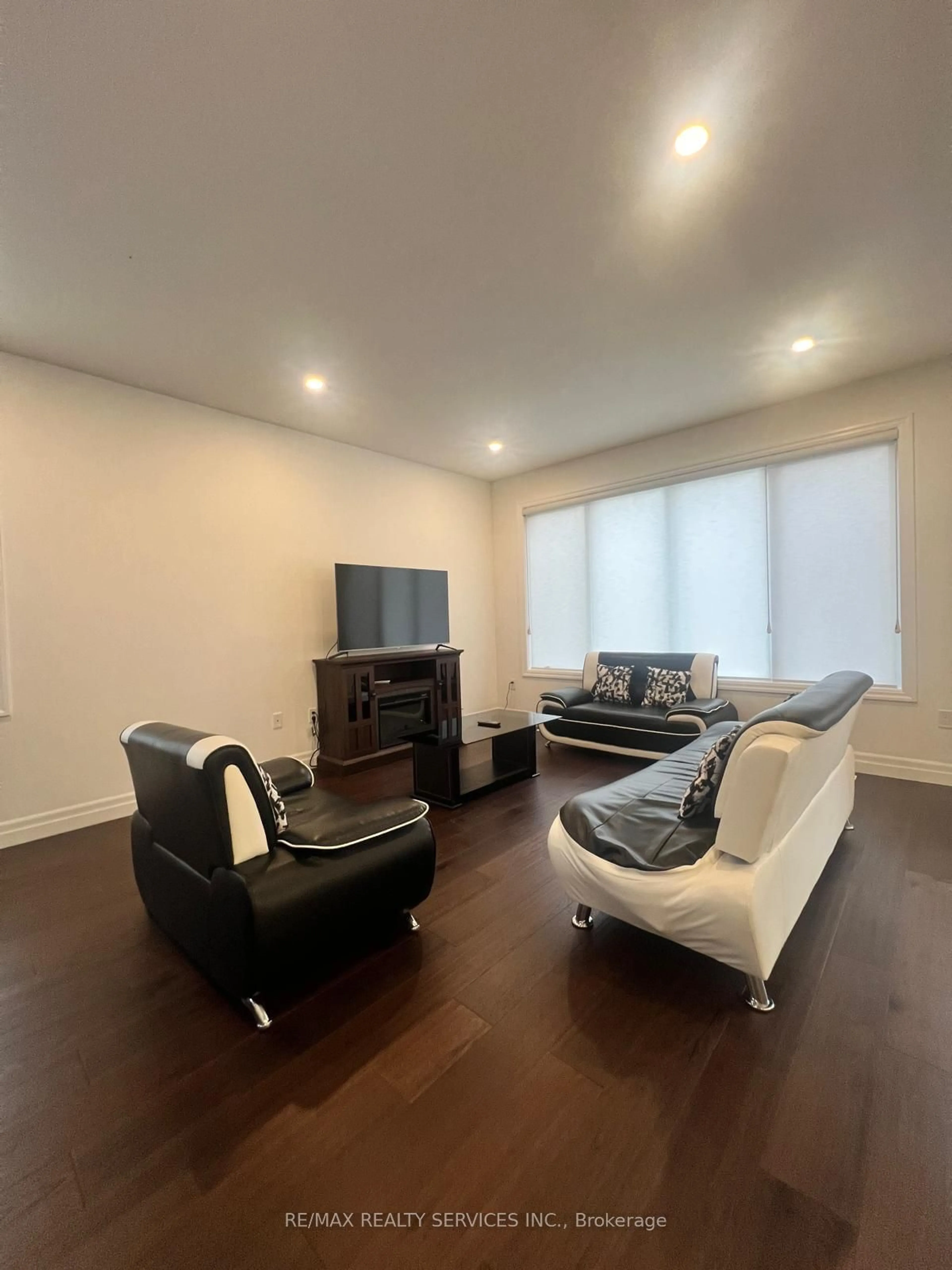 Living room, wood floors for 101 Basil Cres, Middlesex Centre Ontario N0M 2A0