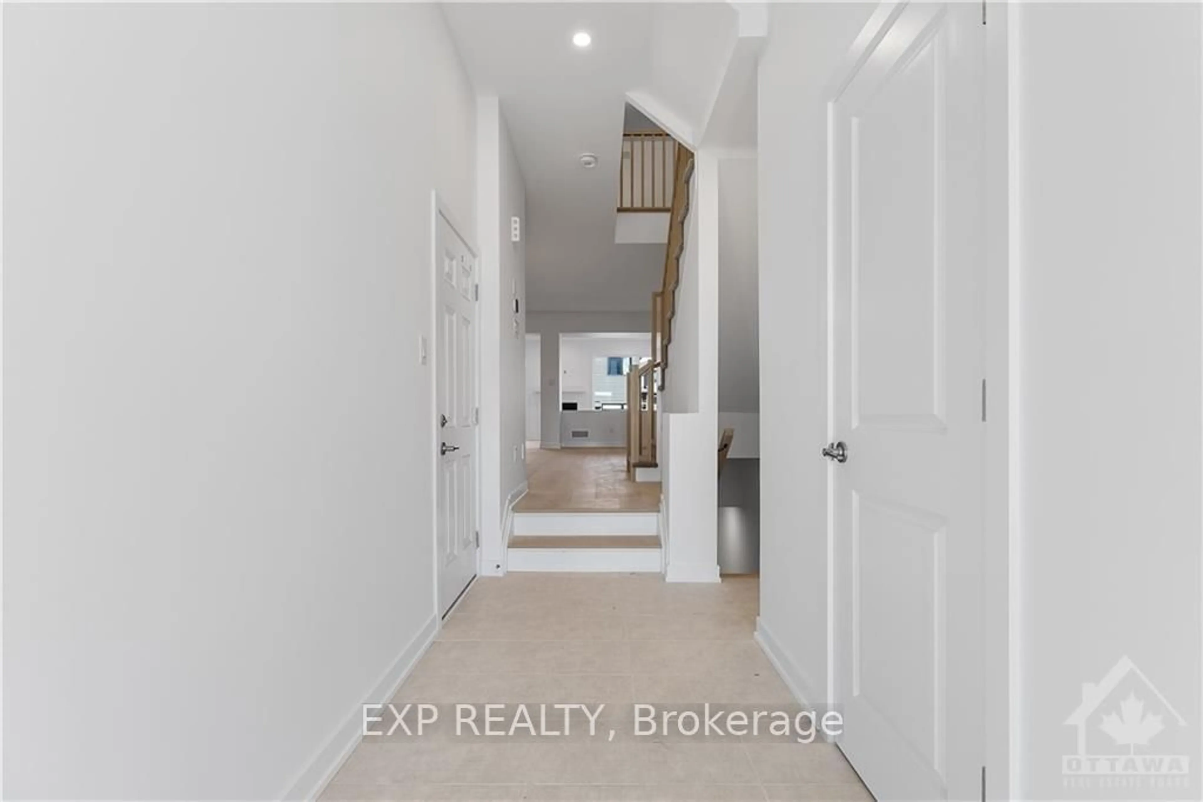 Indoor entryway, wood floors for 67 MAIZE St, Stittsville - Munster - Richmond Ontario K2S 2T4