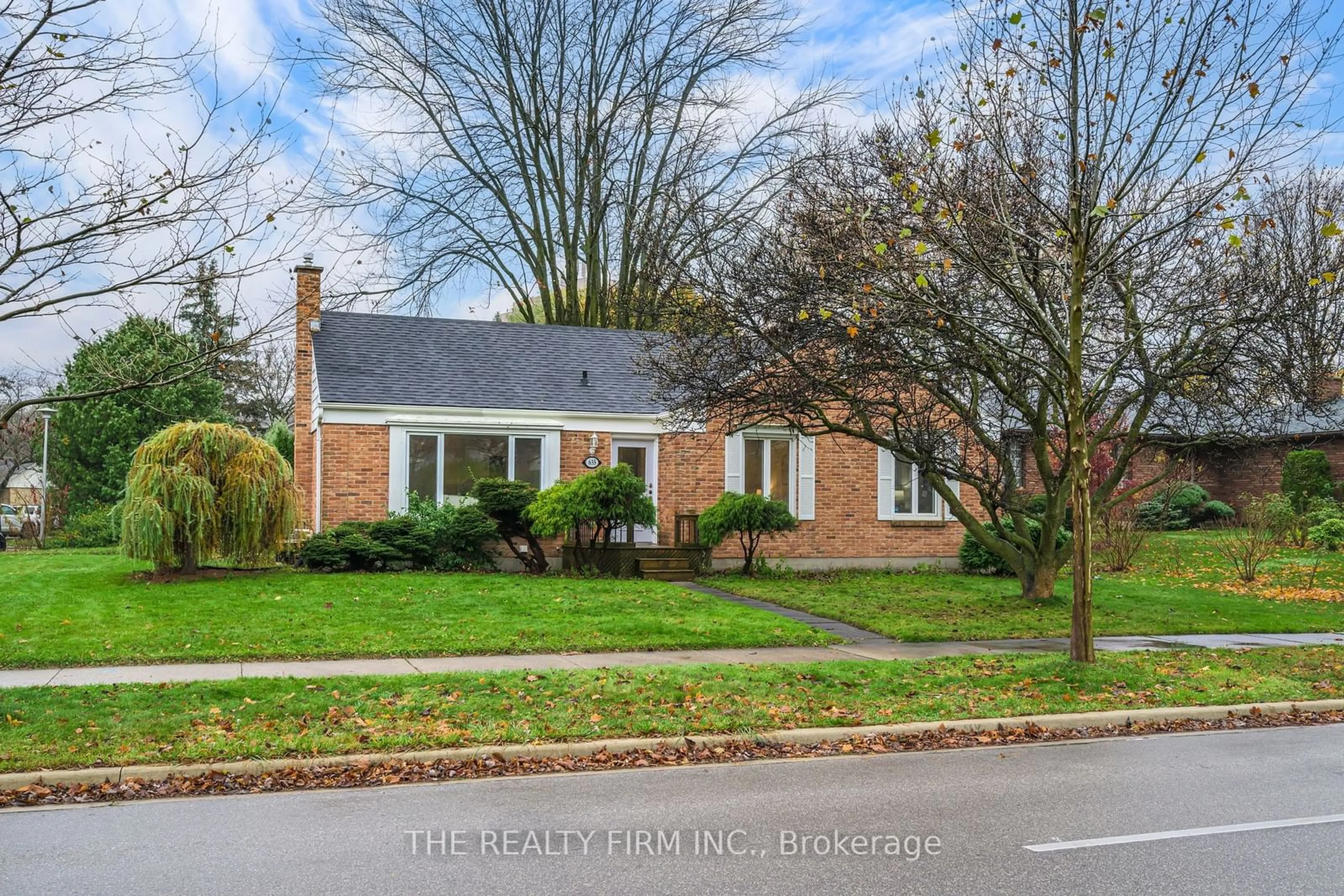 Frontside or backside of a home, the street view for 635 Laing Crt, London Ontario N5X 2H3