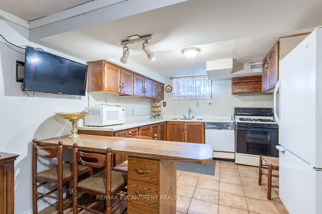 Additional property image - 97 Strathearne Ave