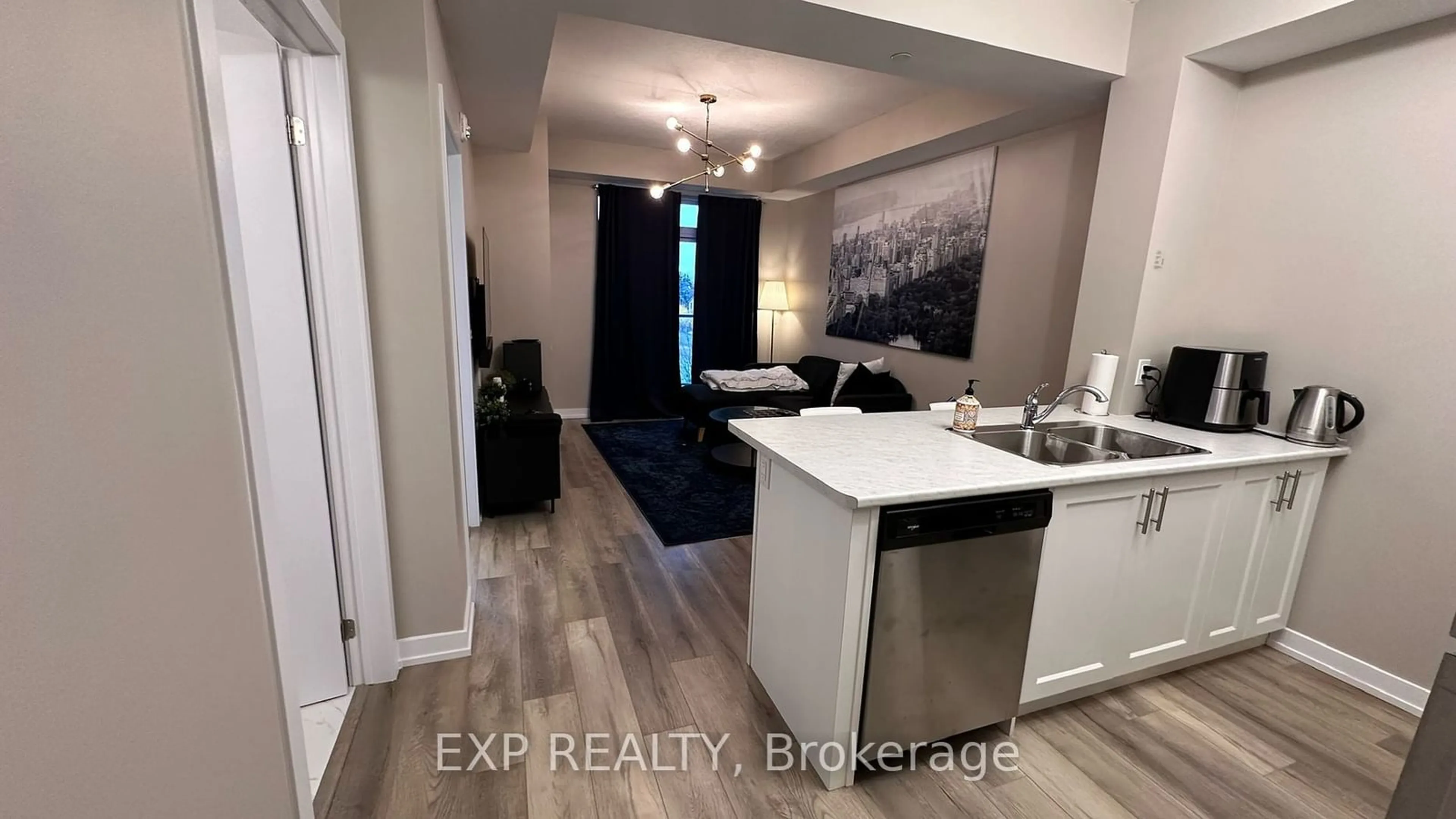 Open concept kitchen for 5055 Greenlane Rd #322, Lincoln Ontario L3J 2J3