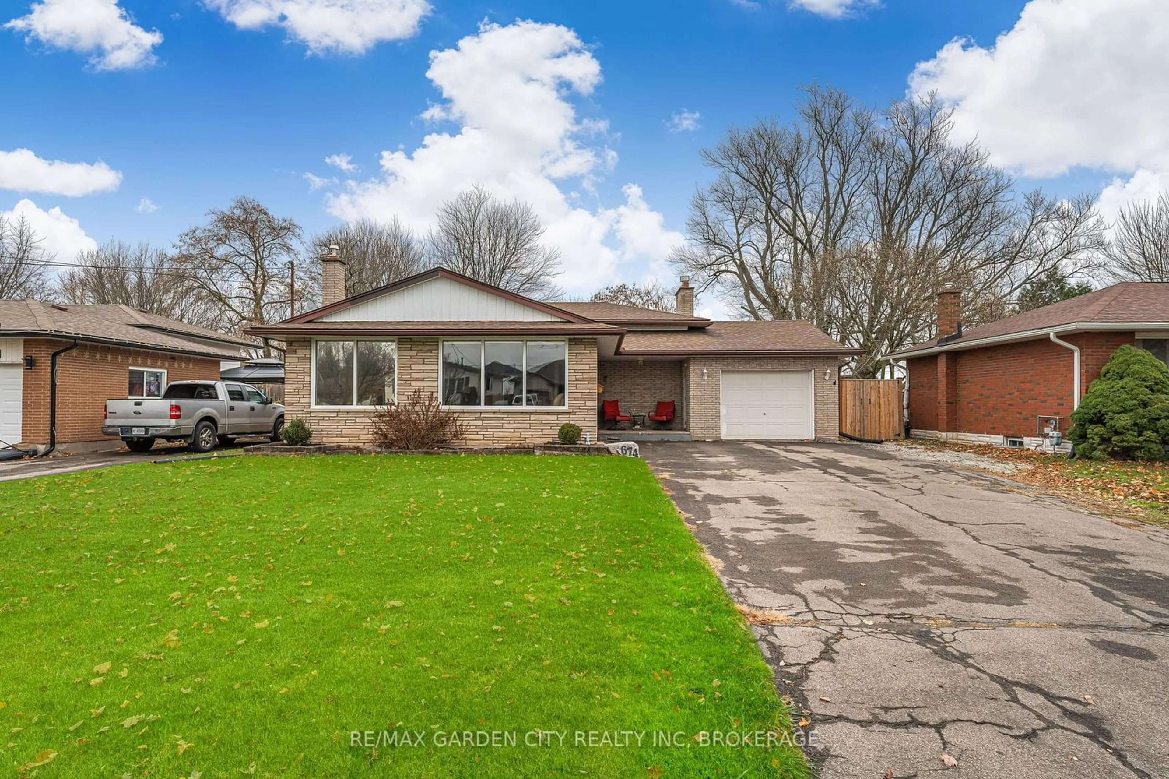 Frontside or backside of a home, cottage for 674 Clare Ave, Welland Ontario L3C 3C1