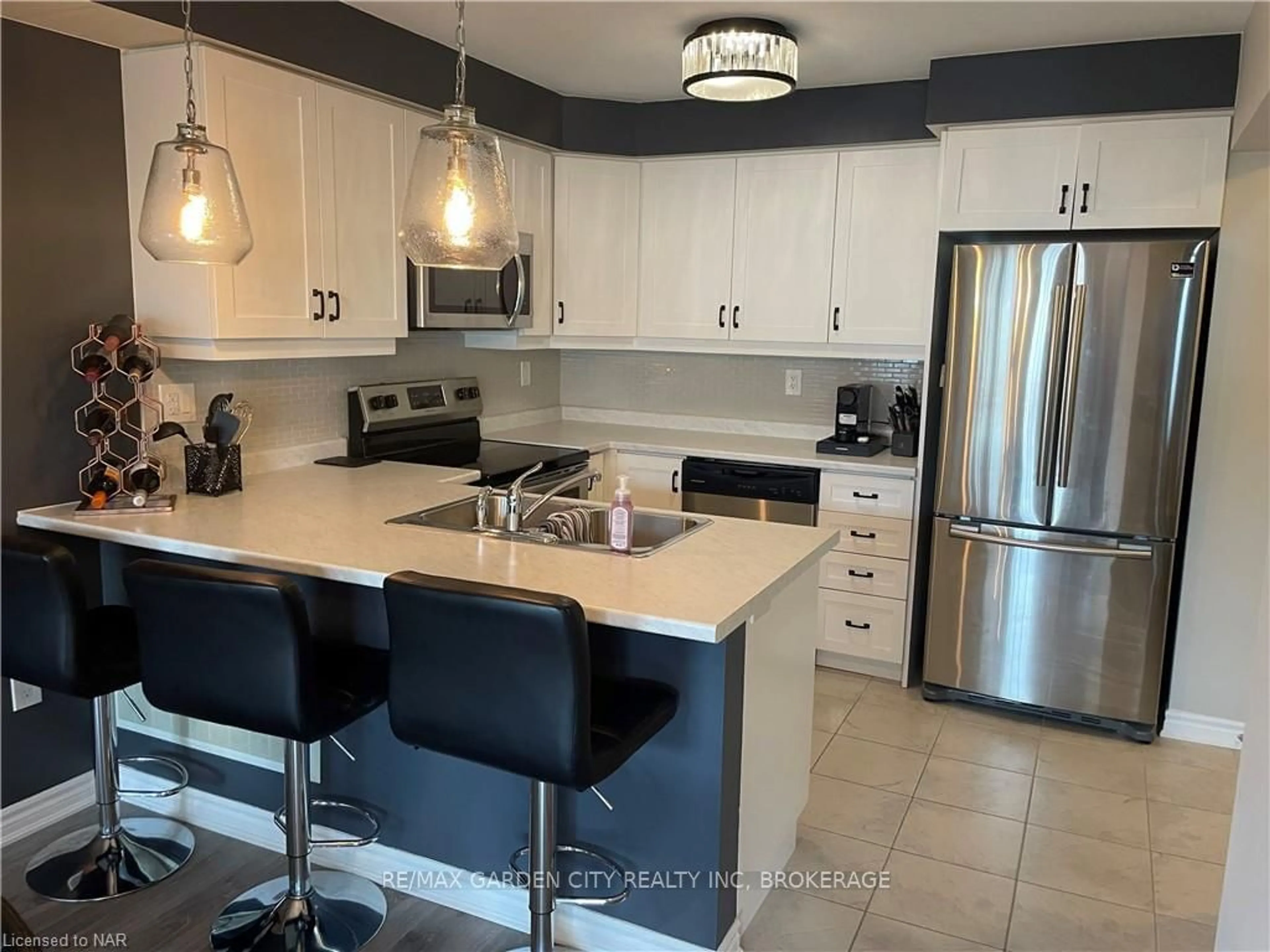 Open concept kitchen for 22 SPRING CREEK Dr #61, Hamilton Ontario L8B 1V7