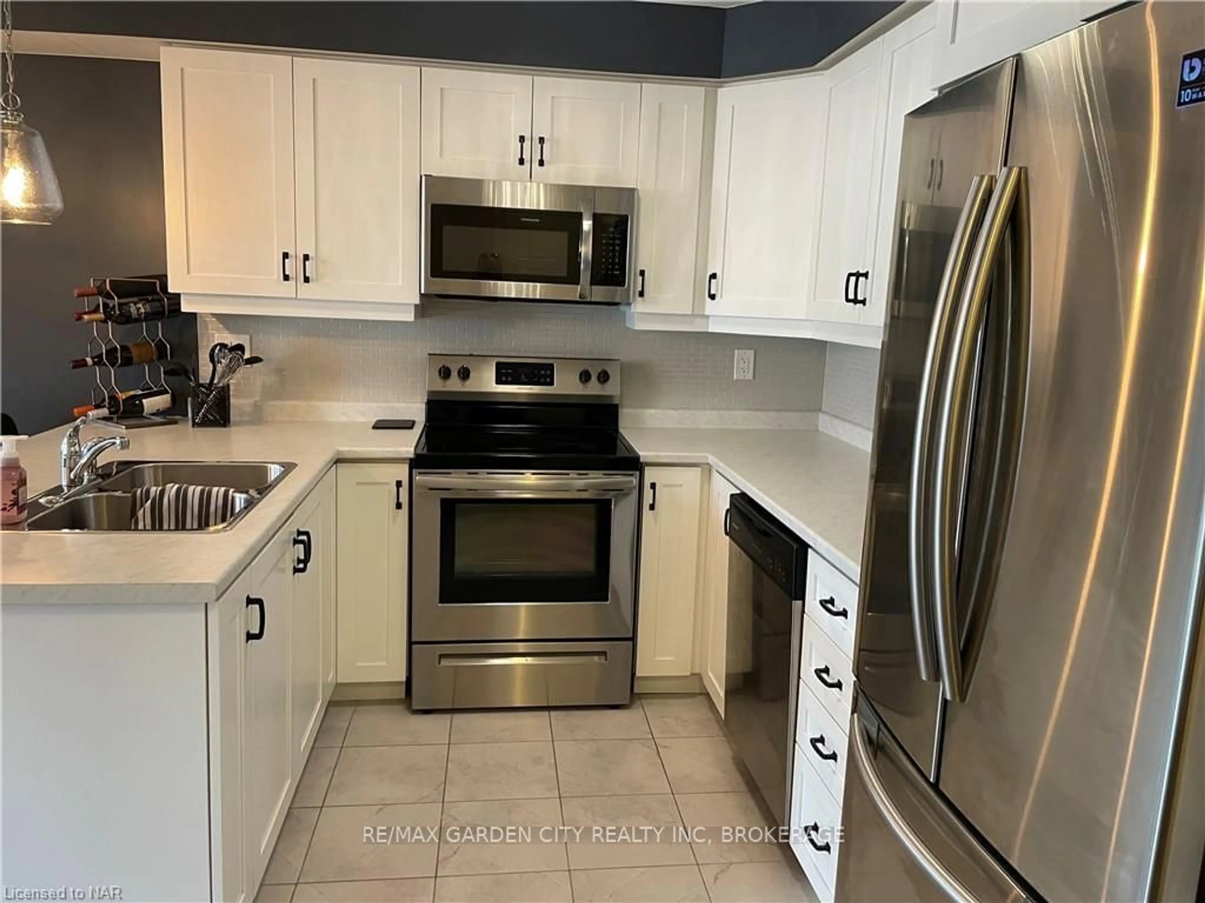 Standard kitchen, ceramic floors for 22 SPRING CREEK Dr #61, Hamilton Ontario L8B 1V7