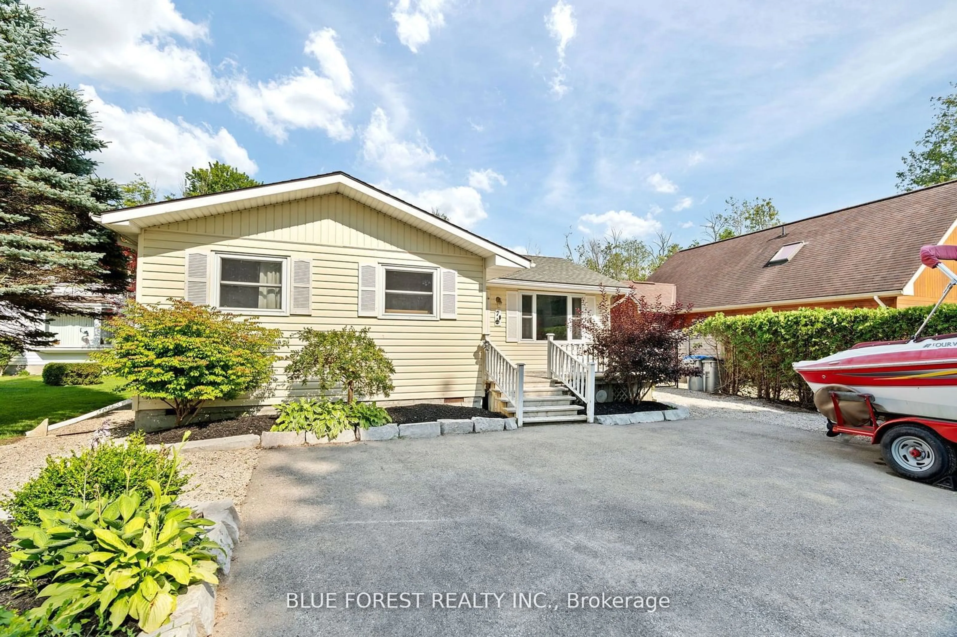 Frontside or backside of a home, cottage for 7 Andrews Cres Acre, Goderich Ontario N7A 3X8