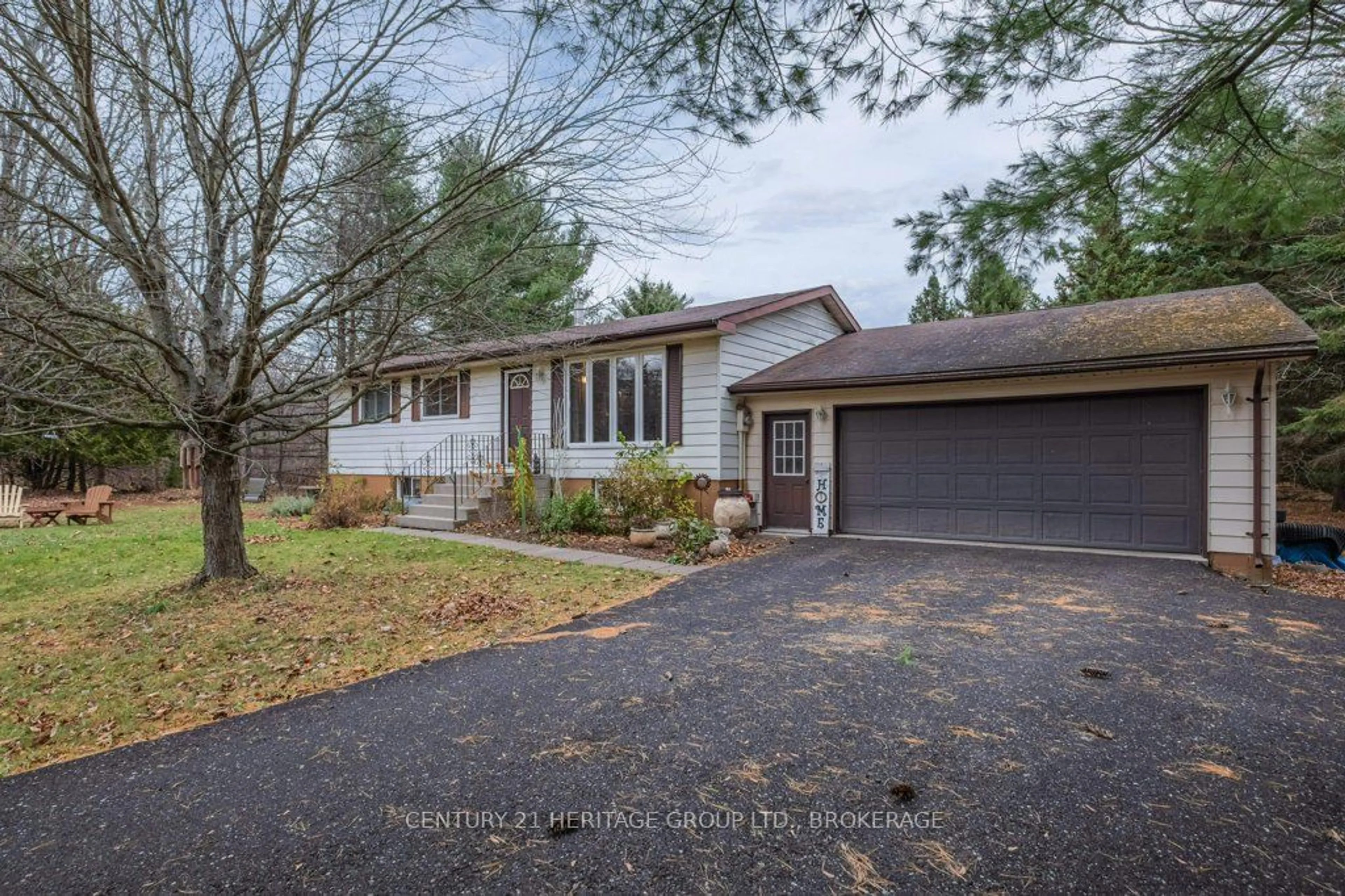 Frontside or backside of a home, cottage for 6222 Kildeer Dr, South Frontenac Ontario K0H 2W0