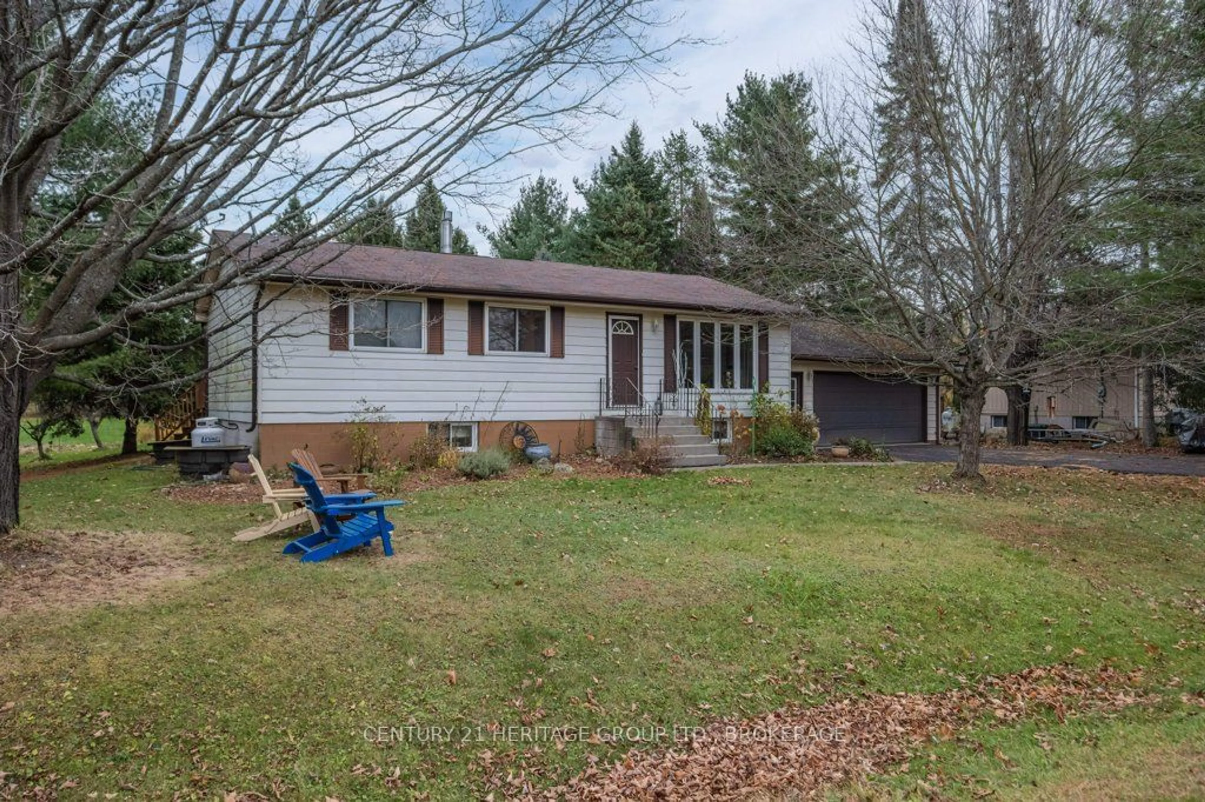 Frontside or backside of a home, cottage for 6222 Kildeer Dr, South Frontenac Ontario K0H 2W0