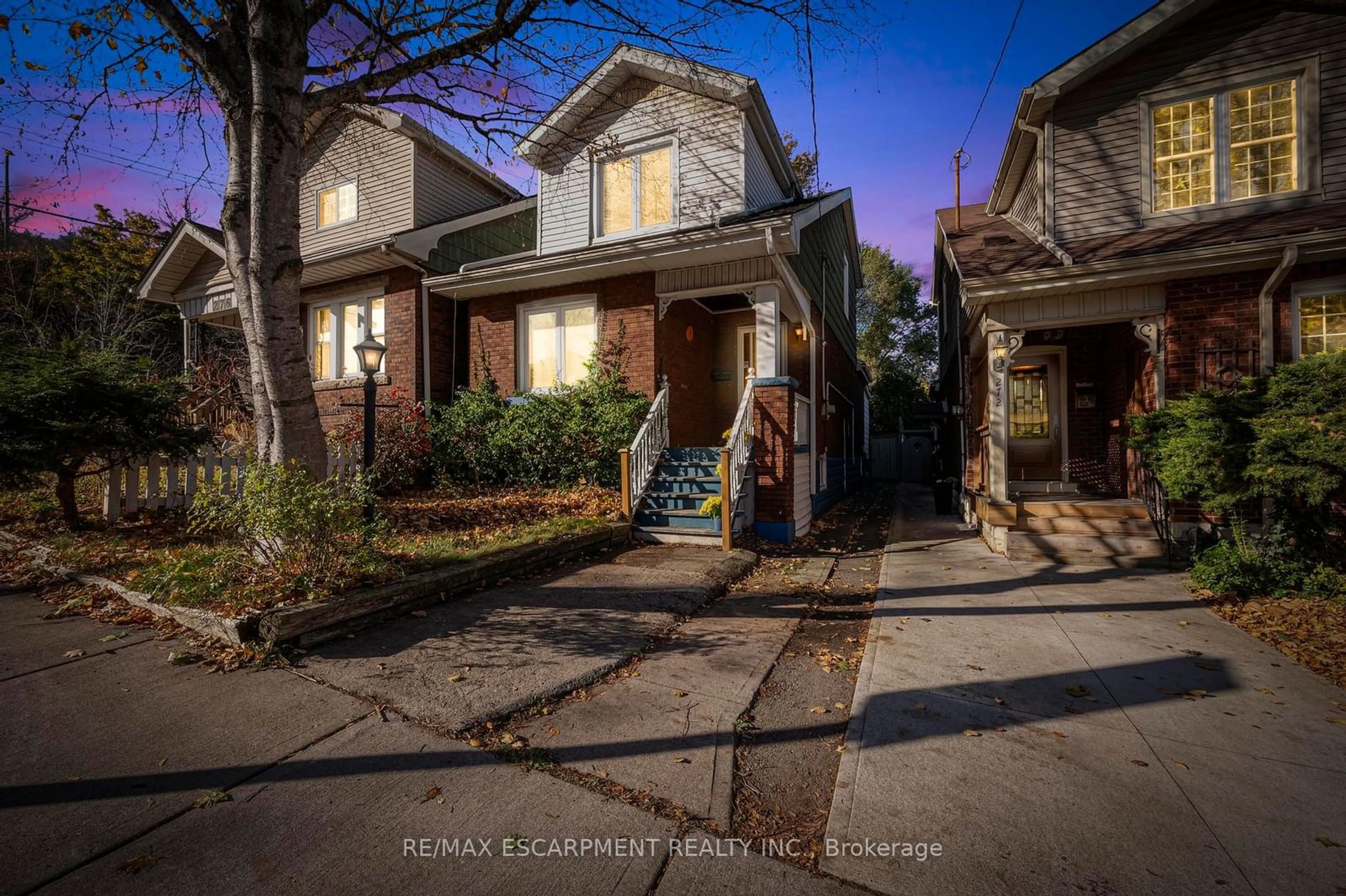 Frontside or backside of a home, the street view for 274 Edgemont St, Hamilton Ontario L8K 2J2