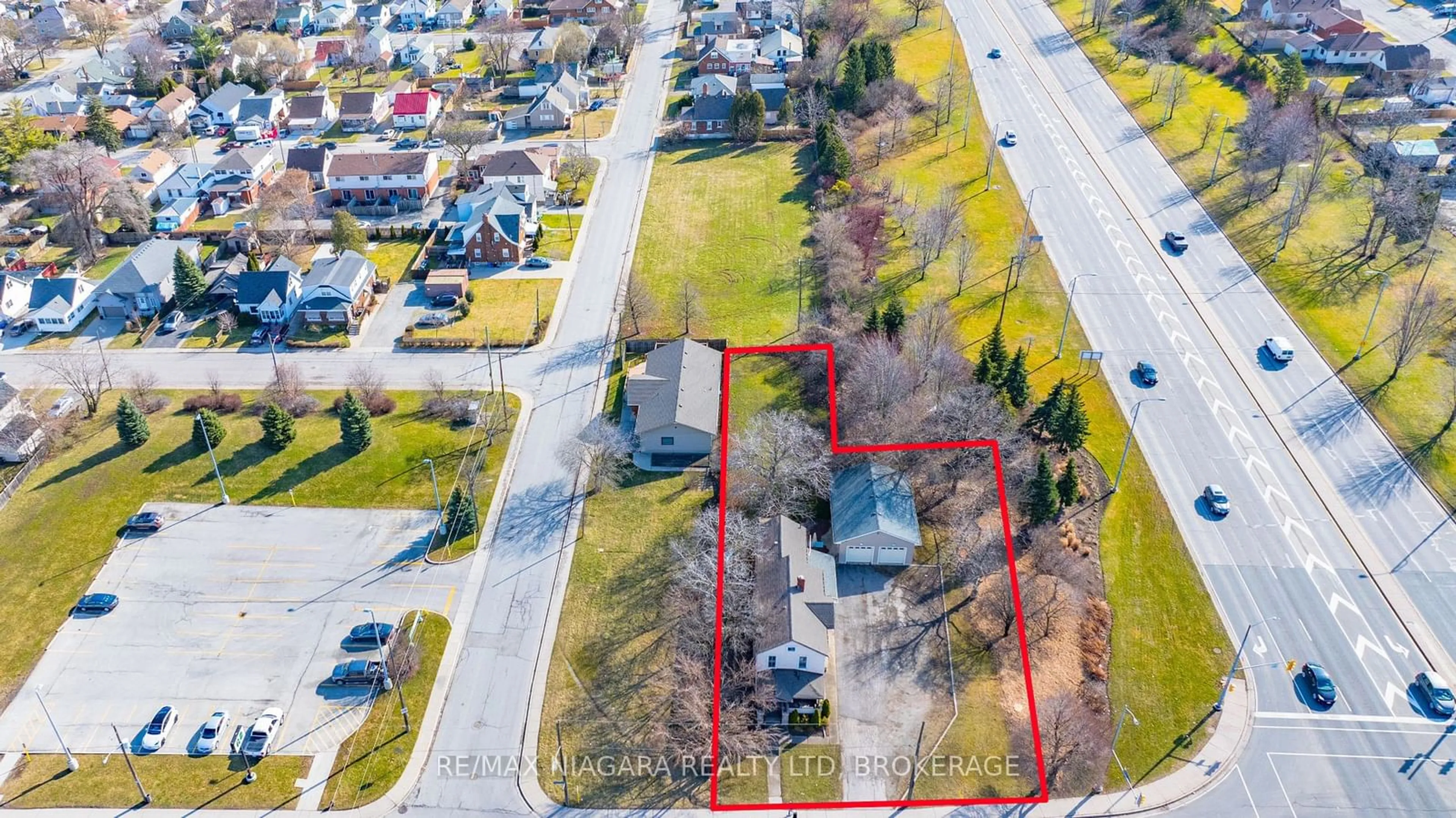 Frontside or backside of a home, the street view for 5352 Stanley Ave, Niagara Falls Ontario L2E 5A6