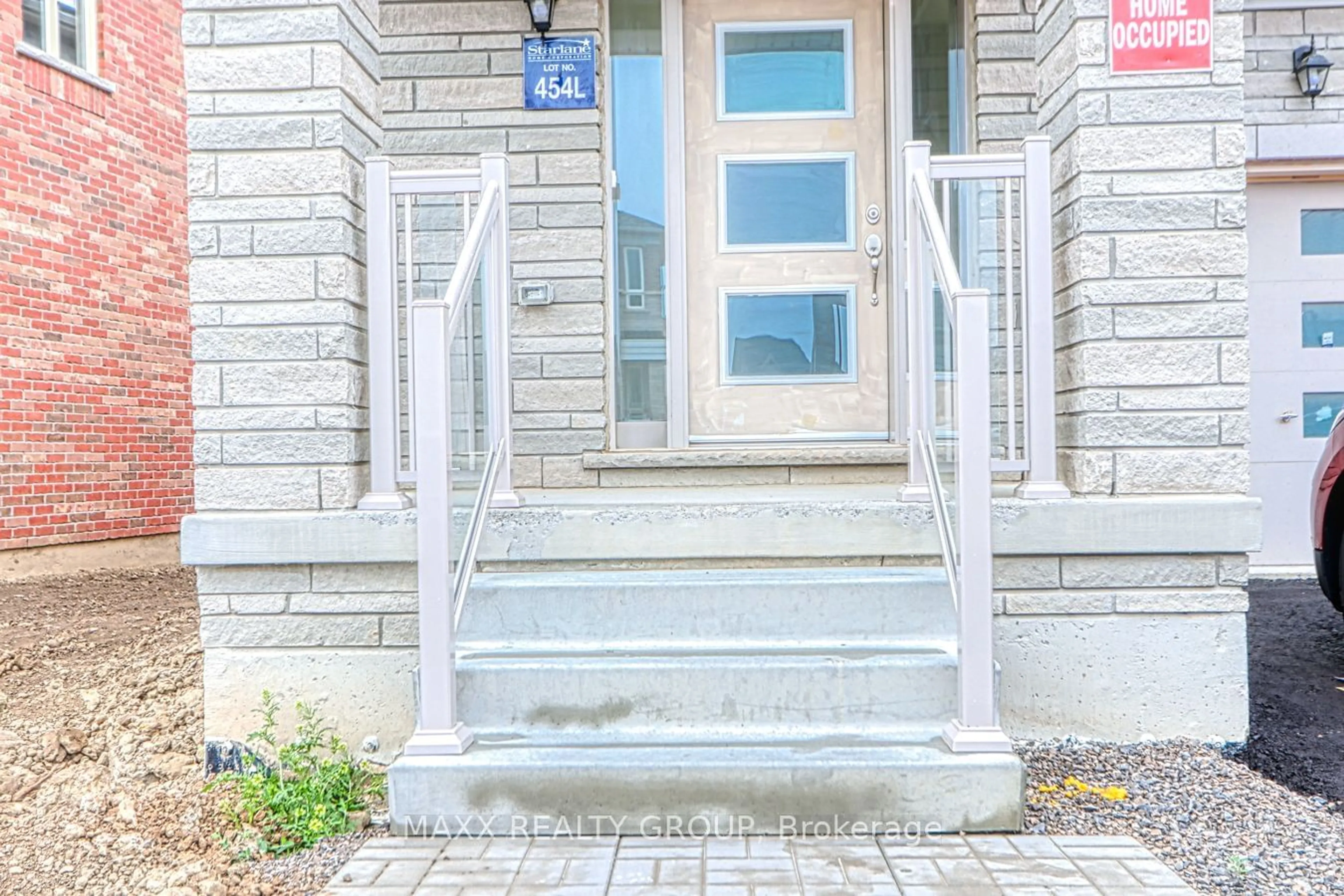 Stairs for 297 Great Falls Blvd, Hamilton Ontario L0R 2H7