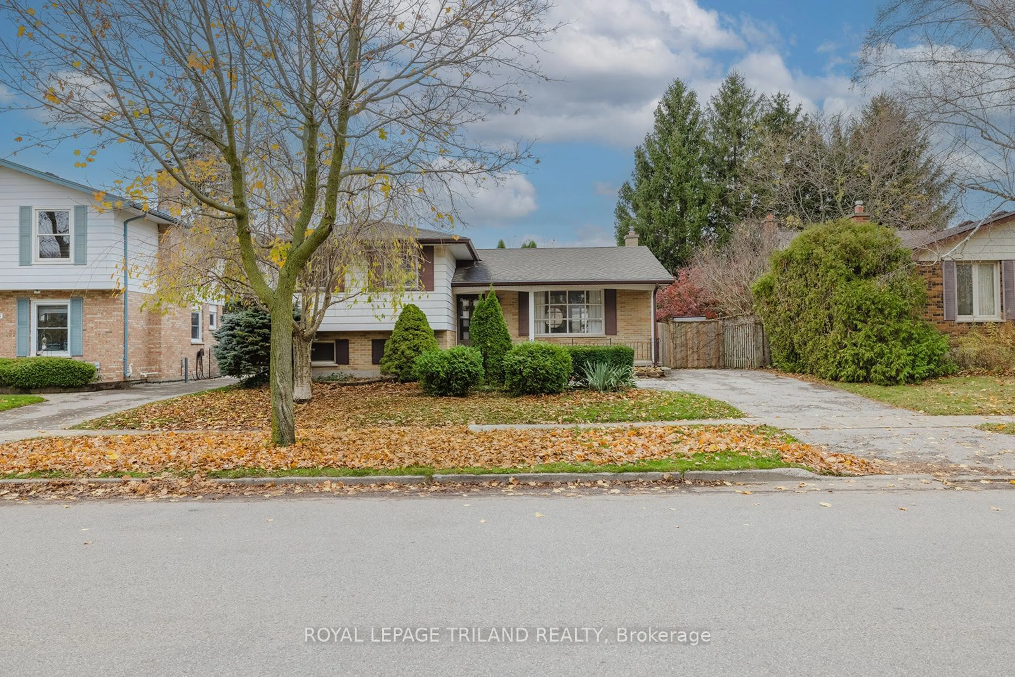 Frontside or backside of a home, the street view for 1649 Aldersbrook Rd, London Ontario N6G 2Z2