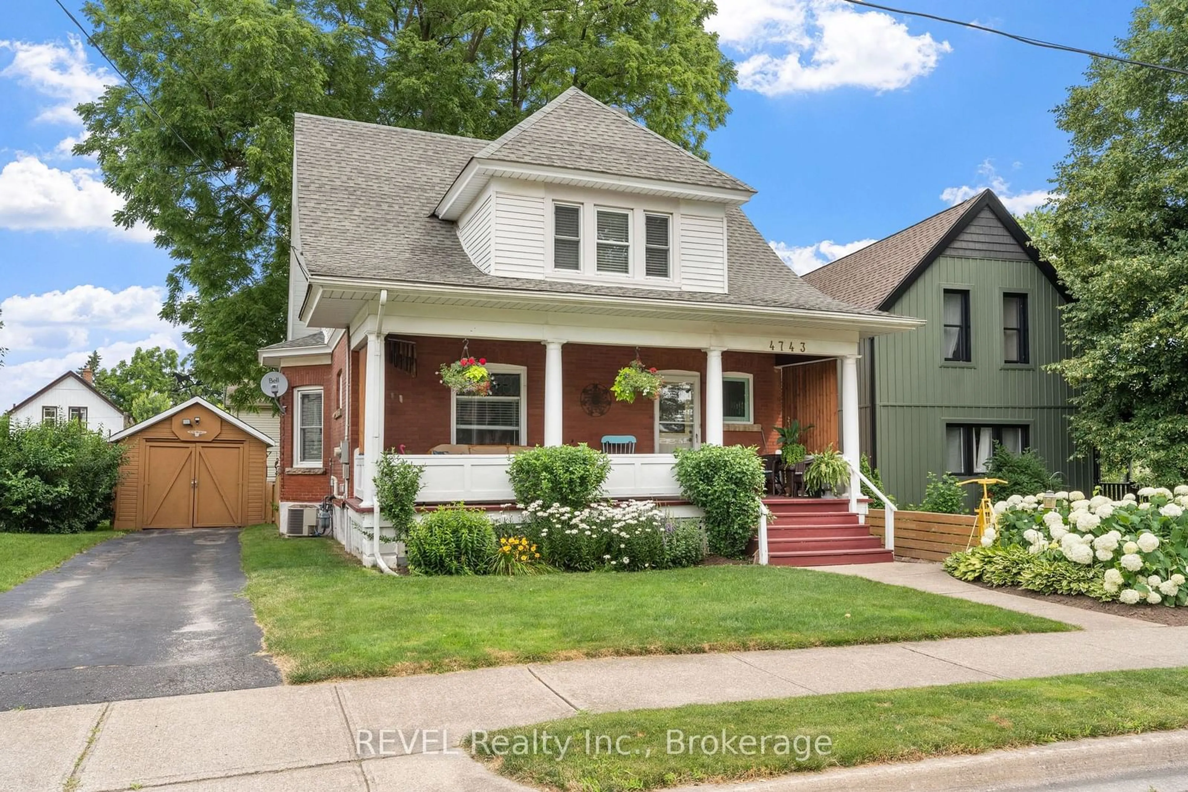 Frontside or backside of a home, cottage for 4743 Epworth Circ, Niagara Falls Ontario L2E 1E1