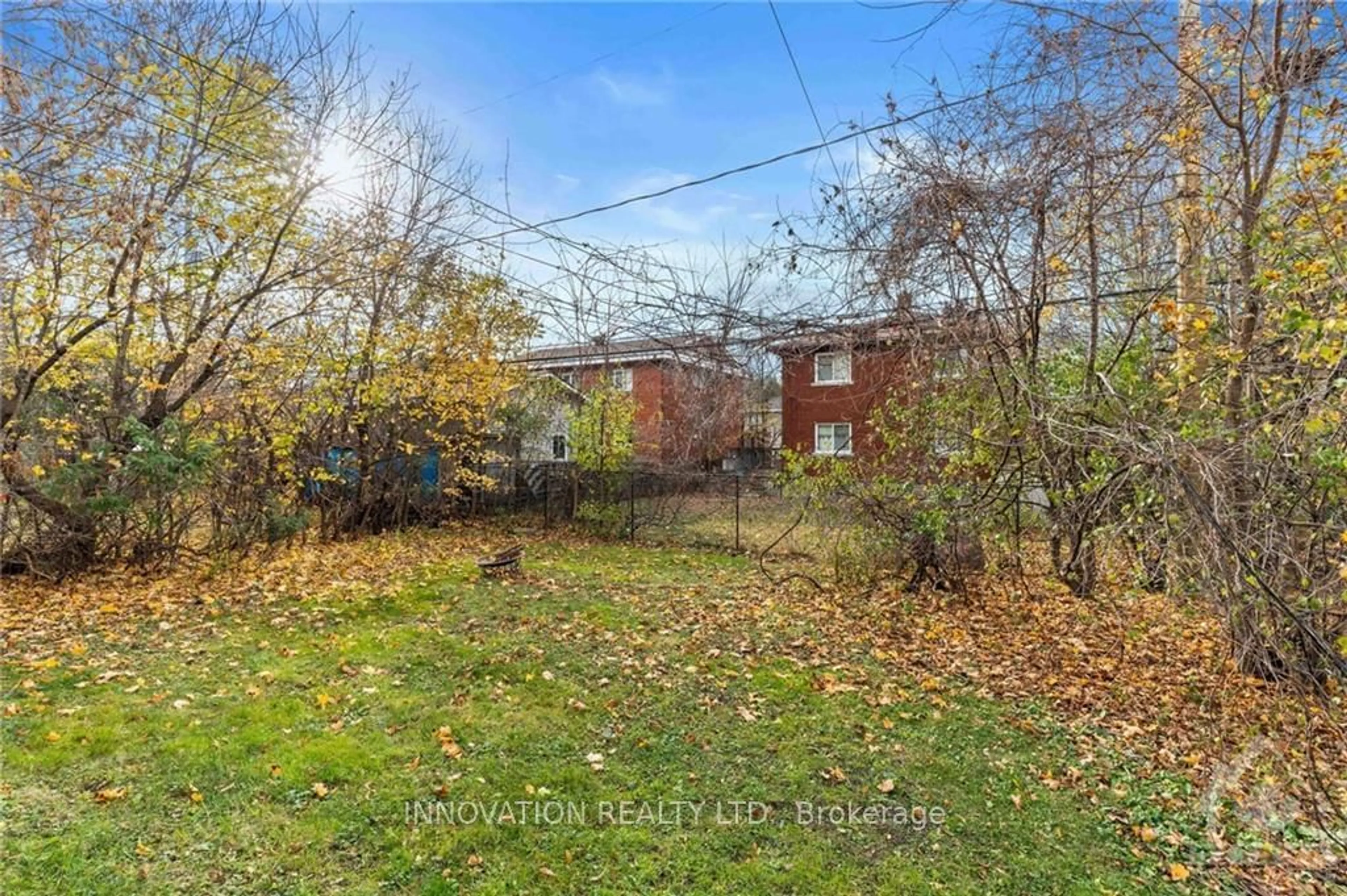 A pic from exterior of the house or condo, the fenced backyard for 2418 CARLSEN Ave, Billings Bridge - Riverside Park and Area Ontario K1V 8G1