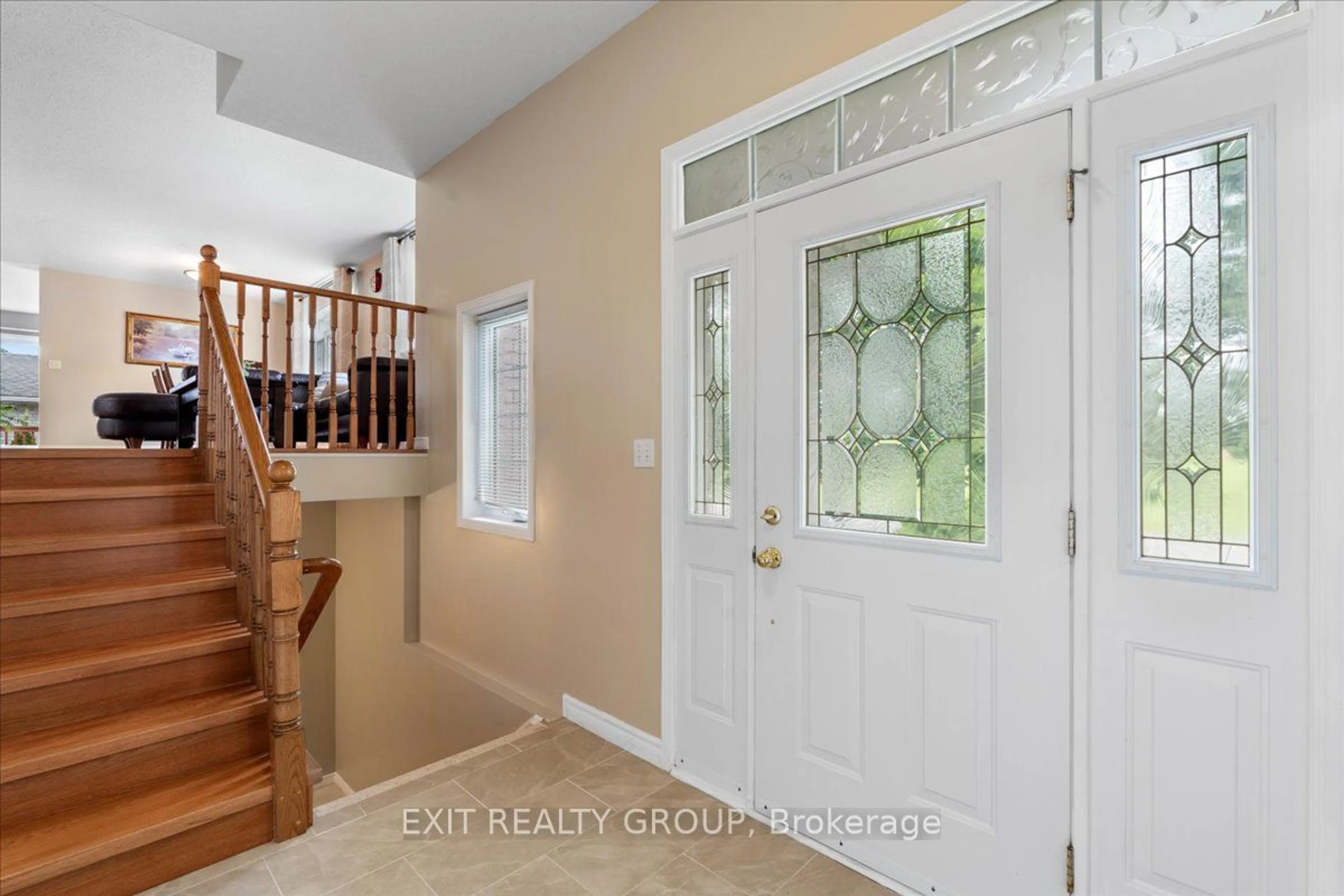 Indoor entryway, wood floors for 352 Bridge St, Belleville Ontario K8P 5H1