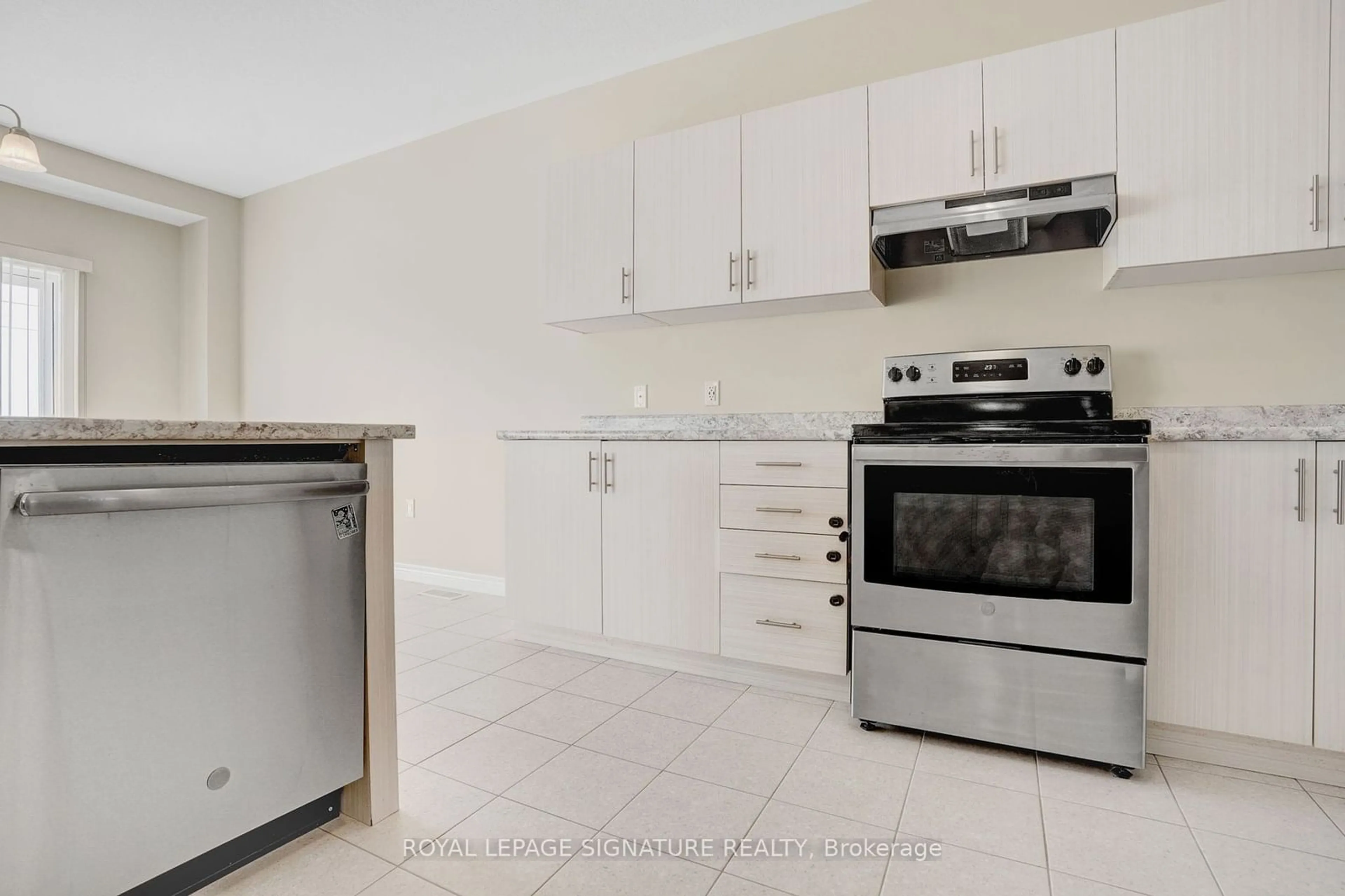 Standard kitchen, ceramic floors, cottage for 52 Dolomiti Crt, Hamilton Ontario L0R 1P0