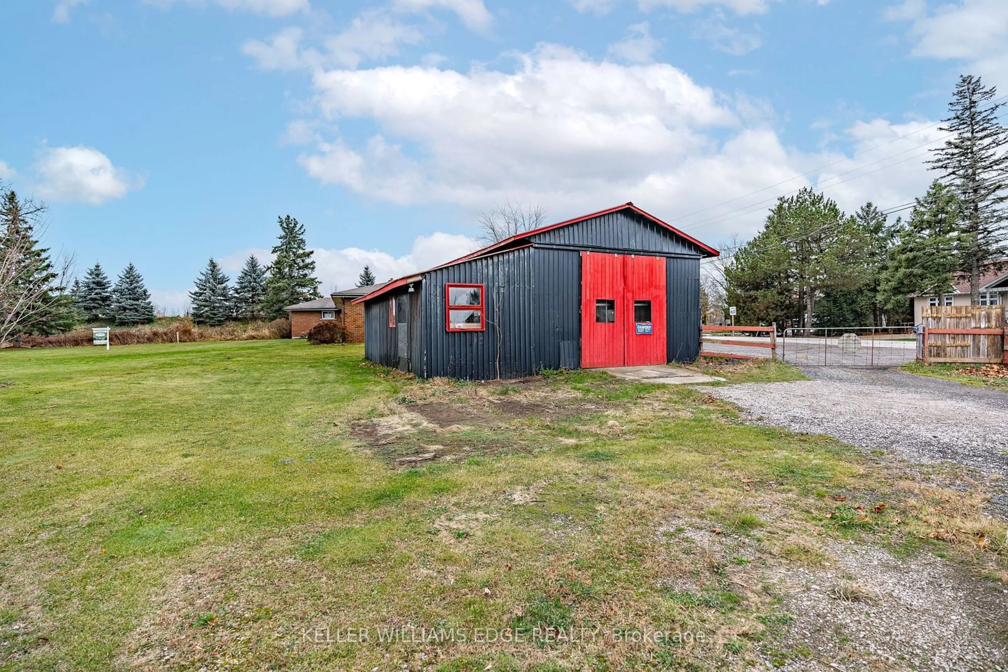 Shed for 1408 Edgewood Rd, Hamilton Ontario L8N 2Z7