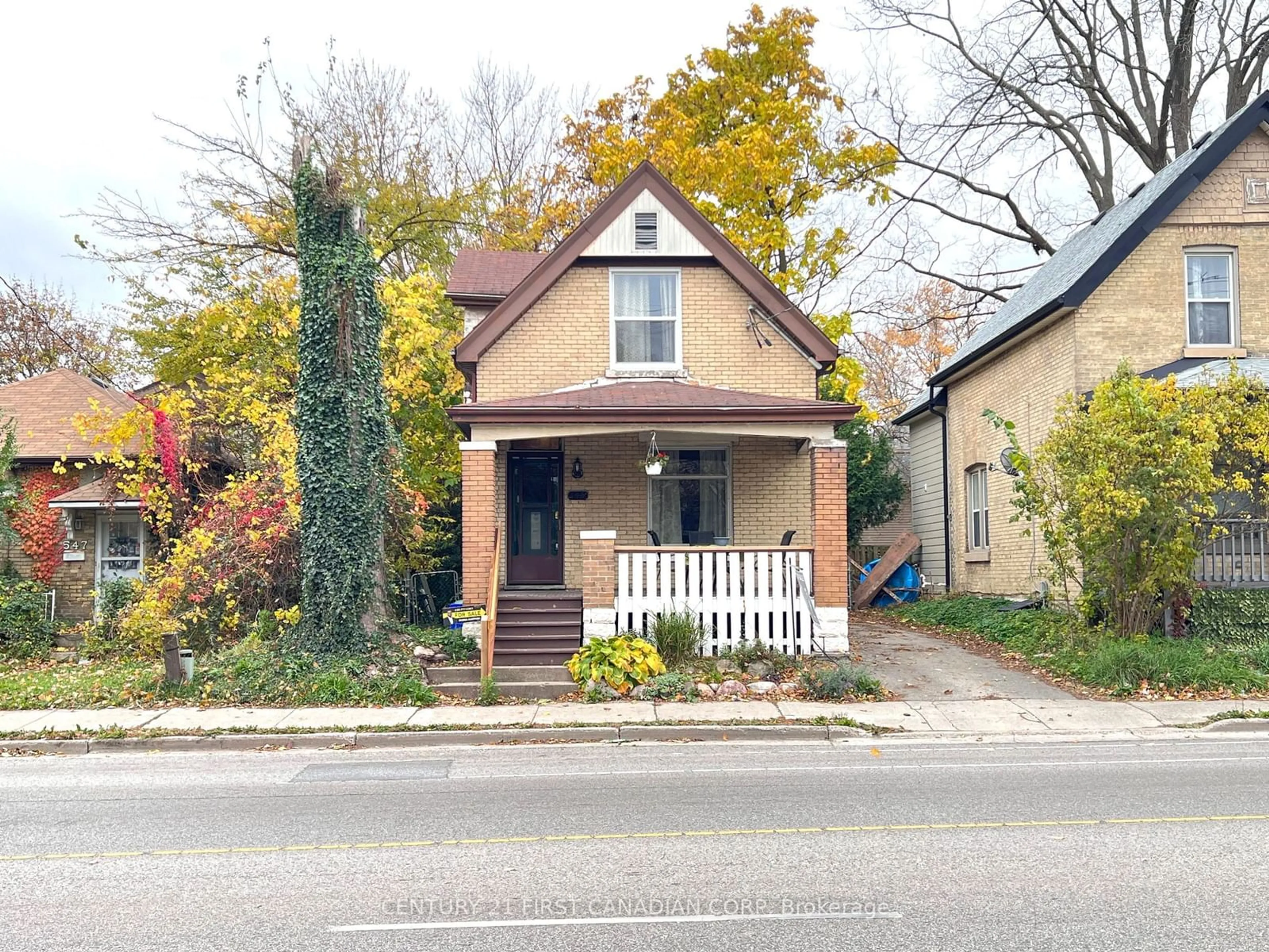 Frontside or backside of a home, cottage for 549 Quebec St, London Ontario N5W 3Y9