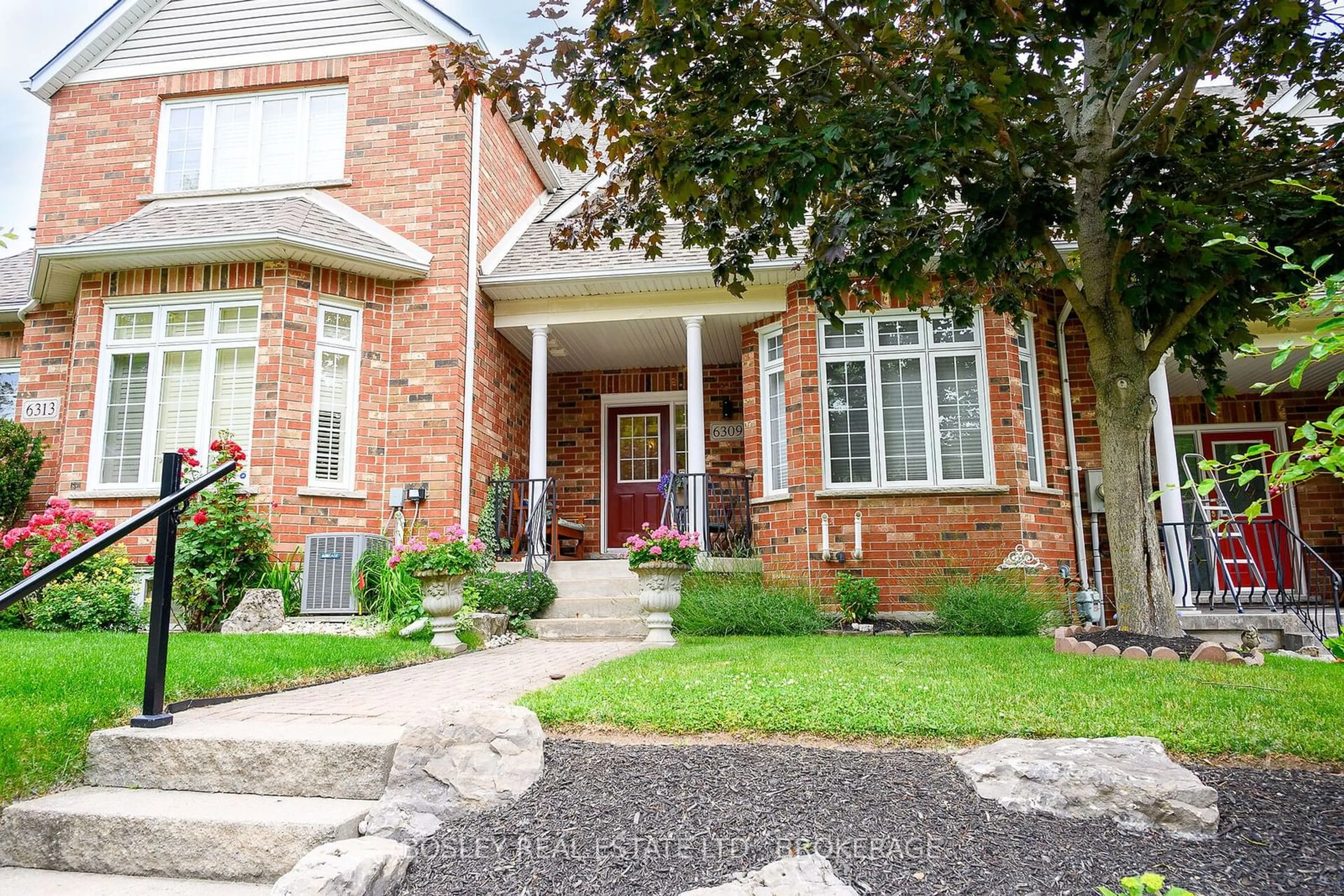 Home with brick exterior material for 6309 Pinestone Rd, Niagara Falls Ontario L2J 4L1