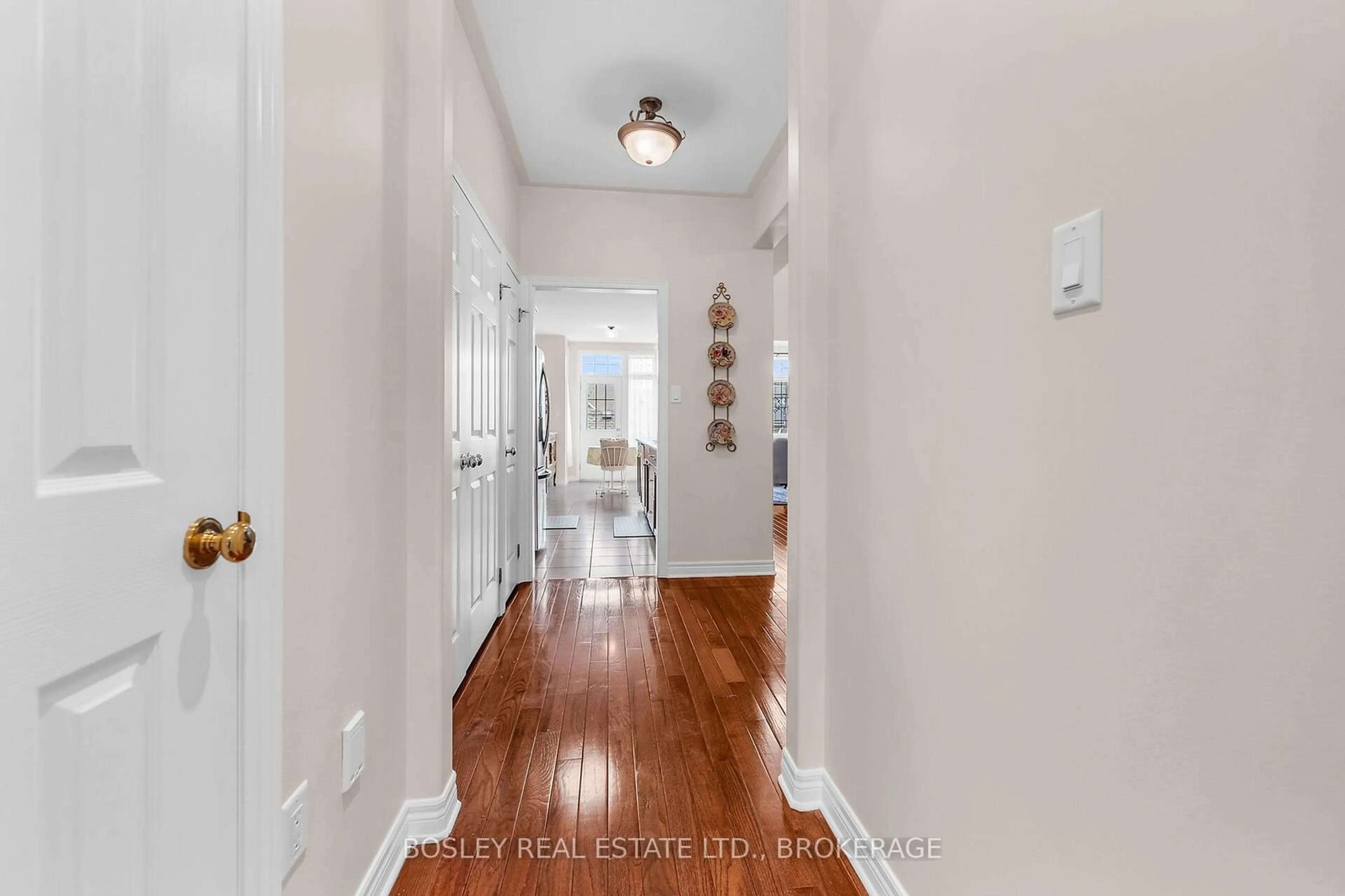 Indoor entryway, wood floors for 6309 Pinestone Rd, Niagara Falls Ontario L2J 4L1