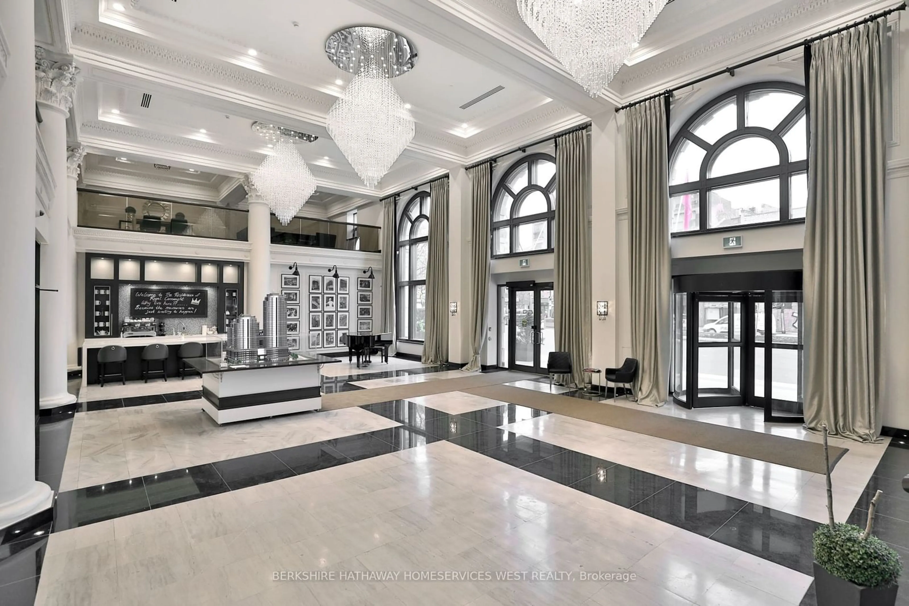 Indoor lobby, ceramic floors for 118 King St #313, Hamilton Ontario L8N 0A9