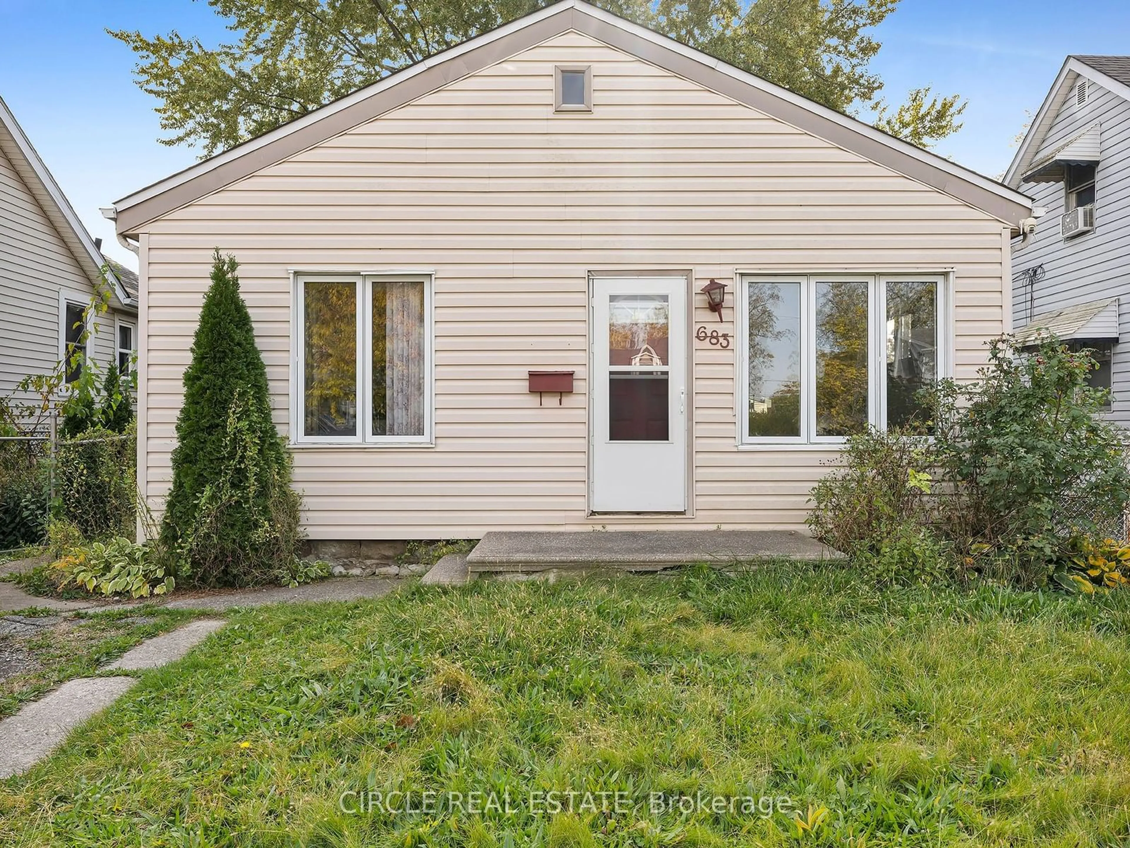 Frontside or backside of a home, cottage for 683 Stanley St, Windsor Ontario N8X 3B3