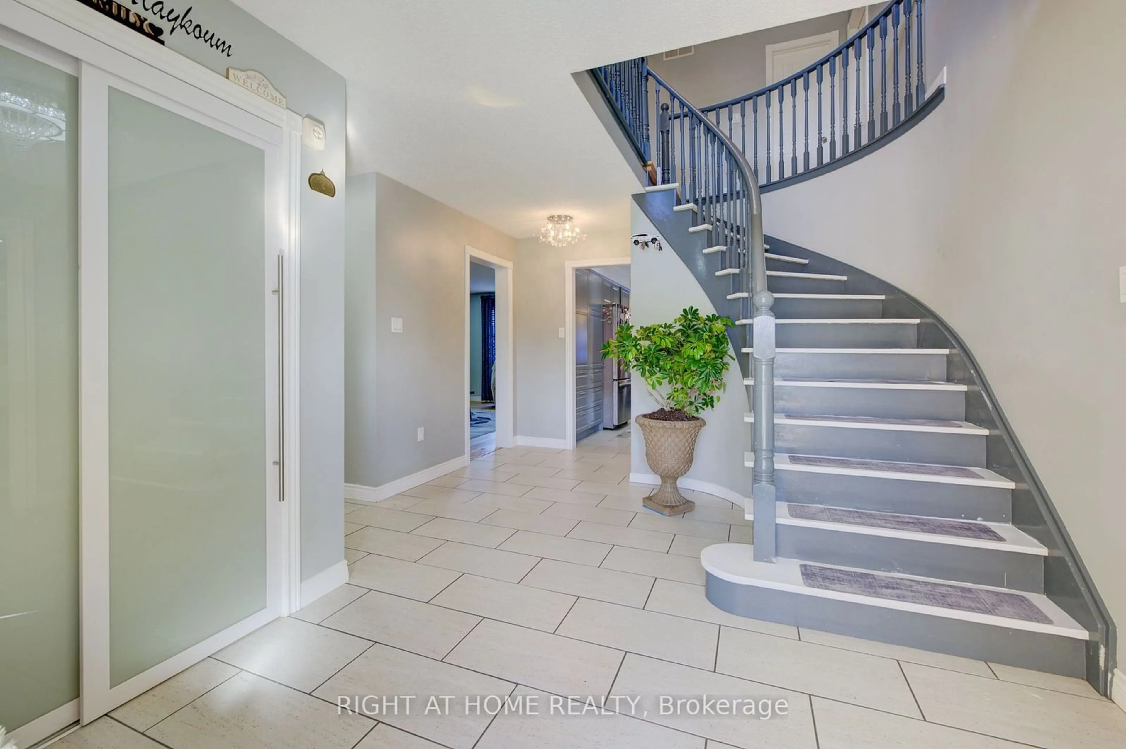 Indoor foyer, cement floor for 145 Cowan Blvd, Cambridge Ontario N1T 1K9