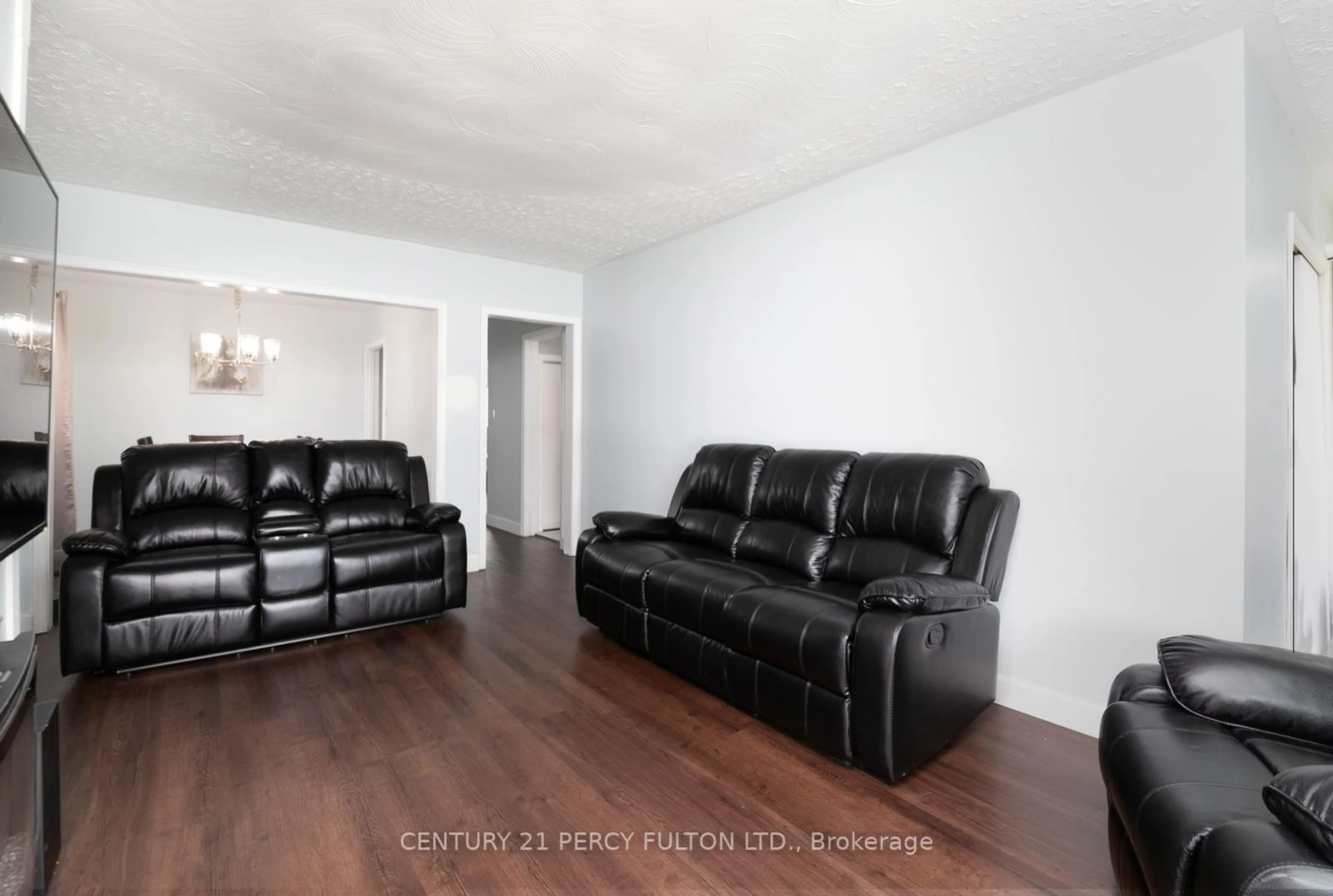 Living room, wood floors for 12 Northwood Cres, Belleville Ontario K8N 1X5