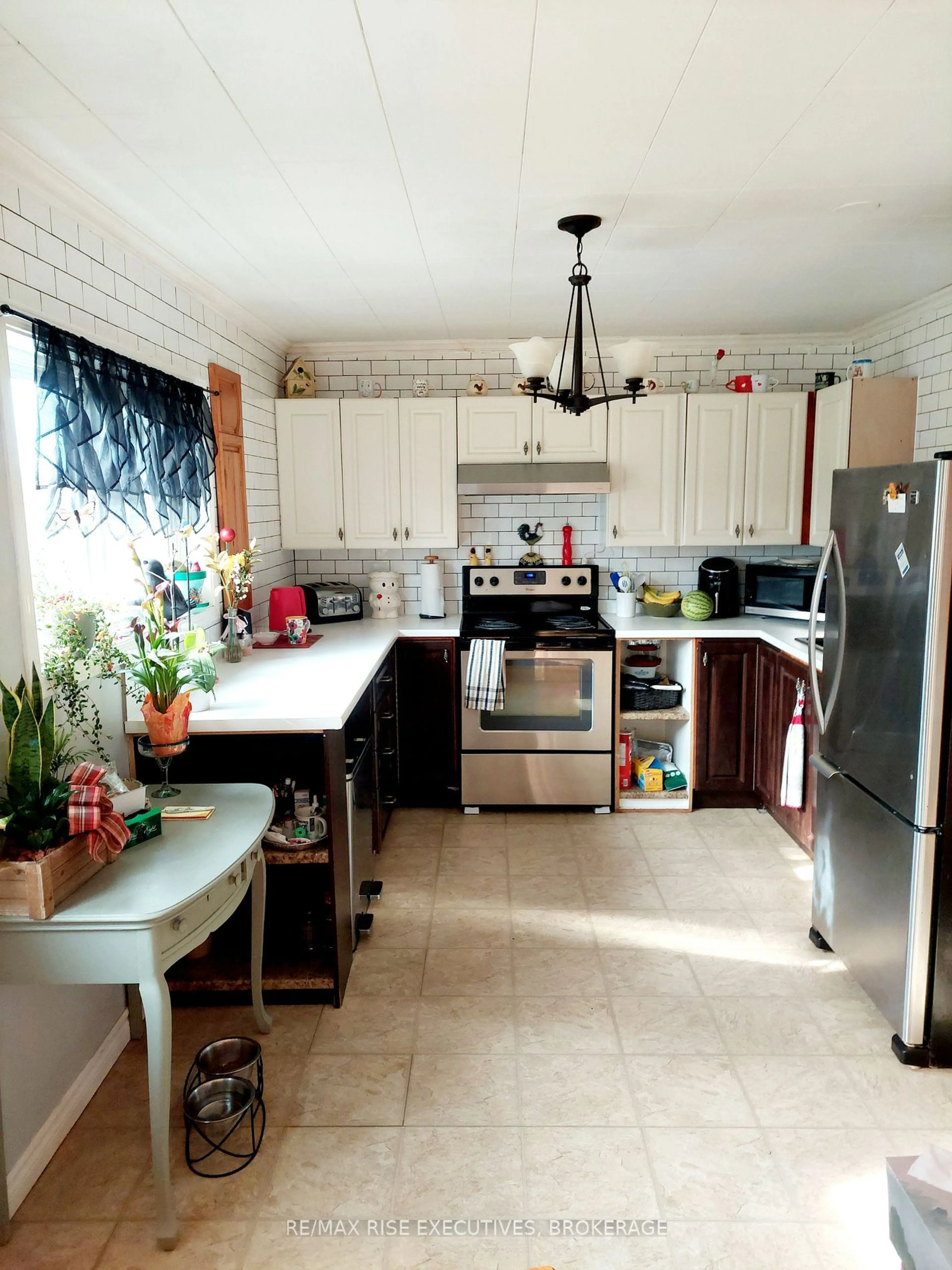 Kitchen, wood floors, cottage for 248 Cemetery Rd, Gananoque Ontario K7G 1V8