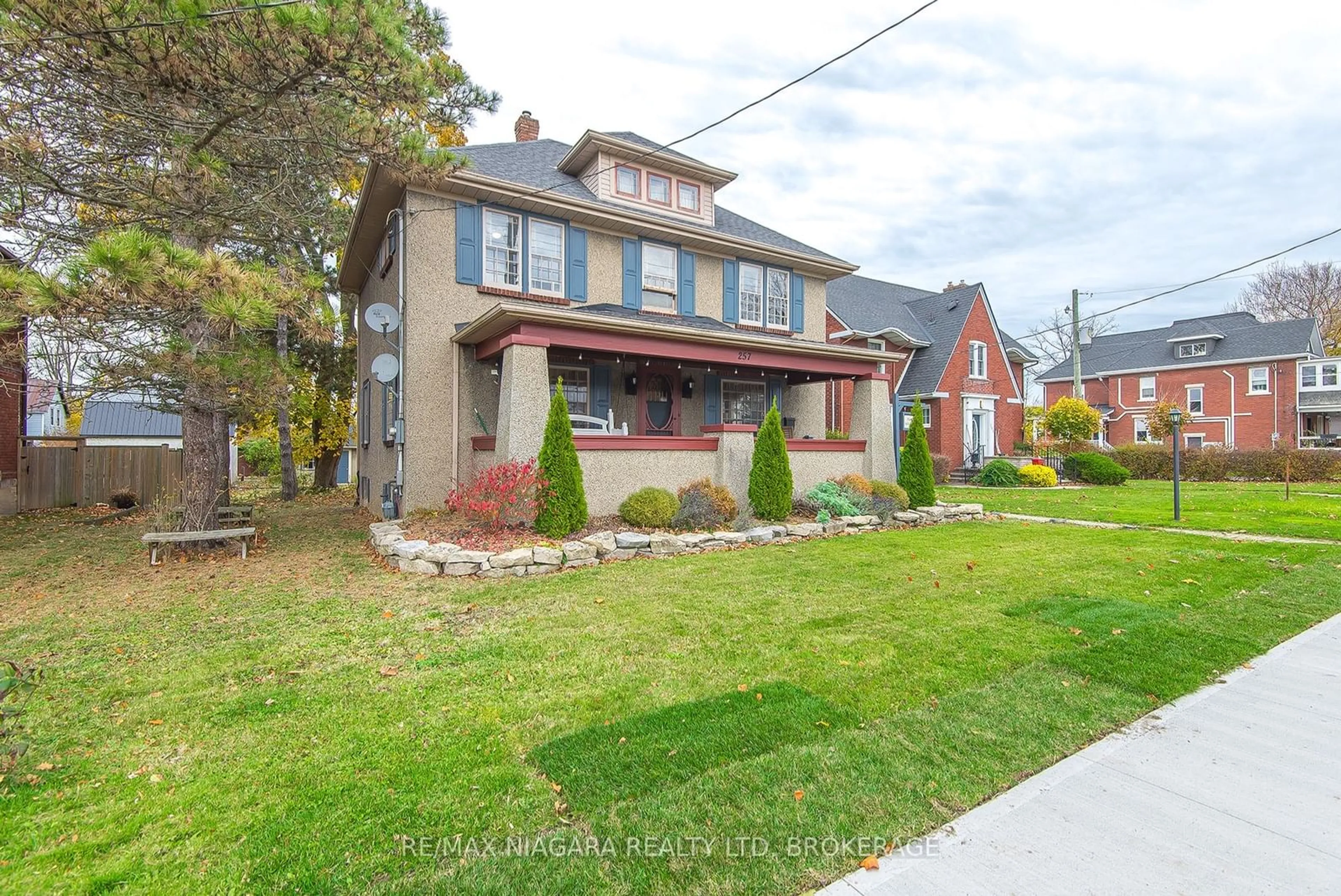 Frontside or backside of a home, the street view for 257 Sugarloaf St, Port Colborne Ontario L3K 2P1