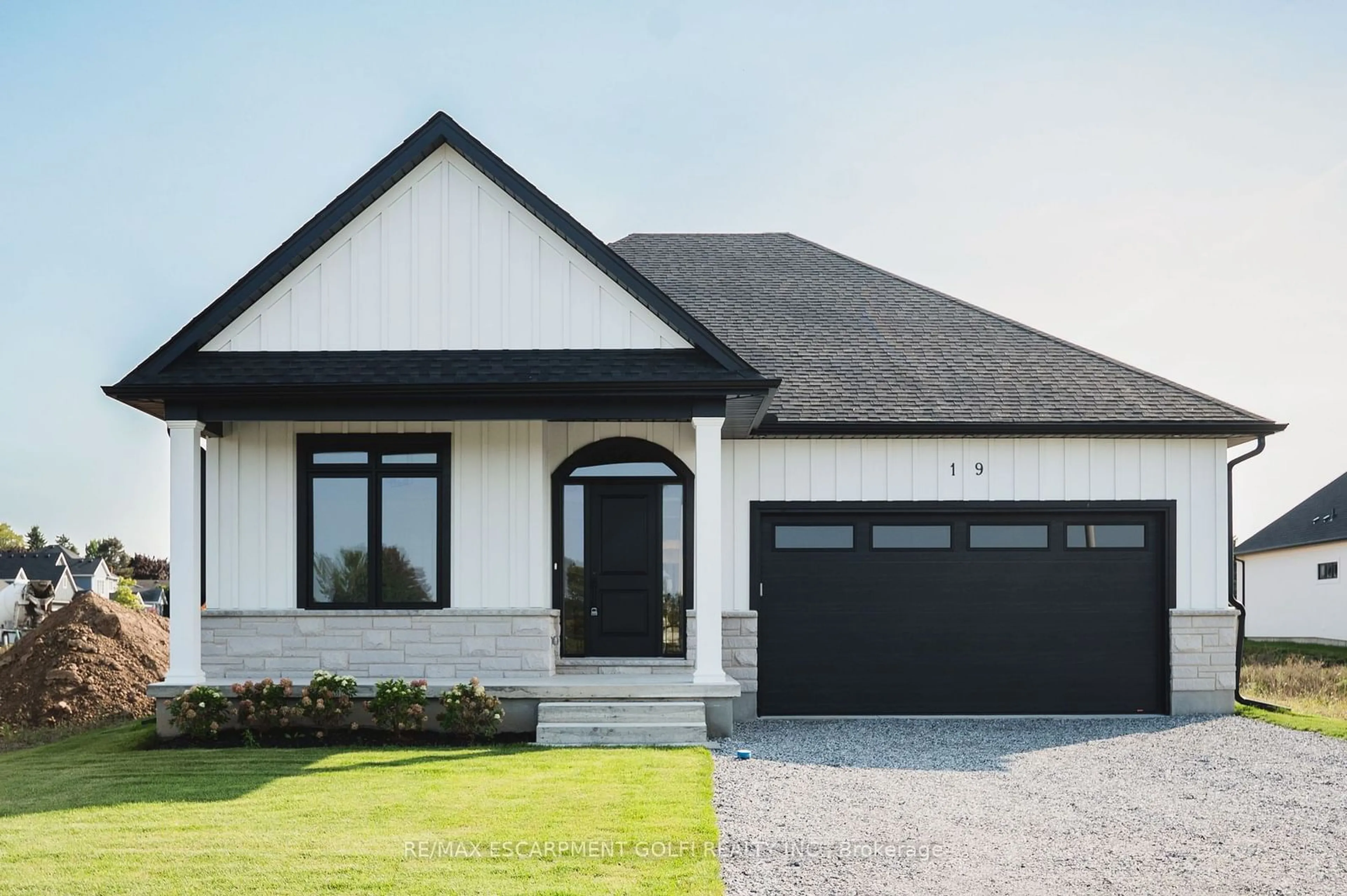 Frontside or backside of a home, cottage for 19 Oakley Dr, Niagara-on-the-Lake Ontario L0S 1N0